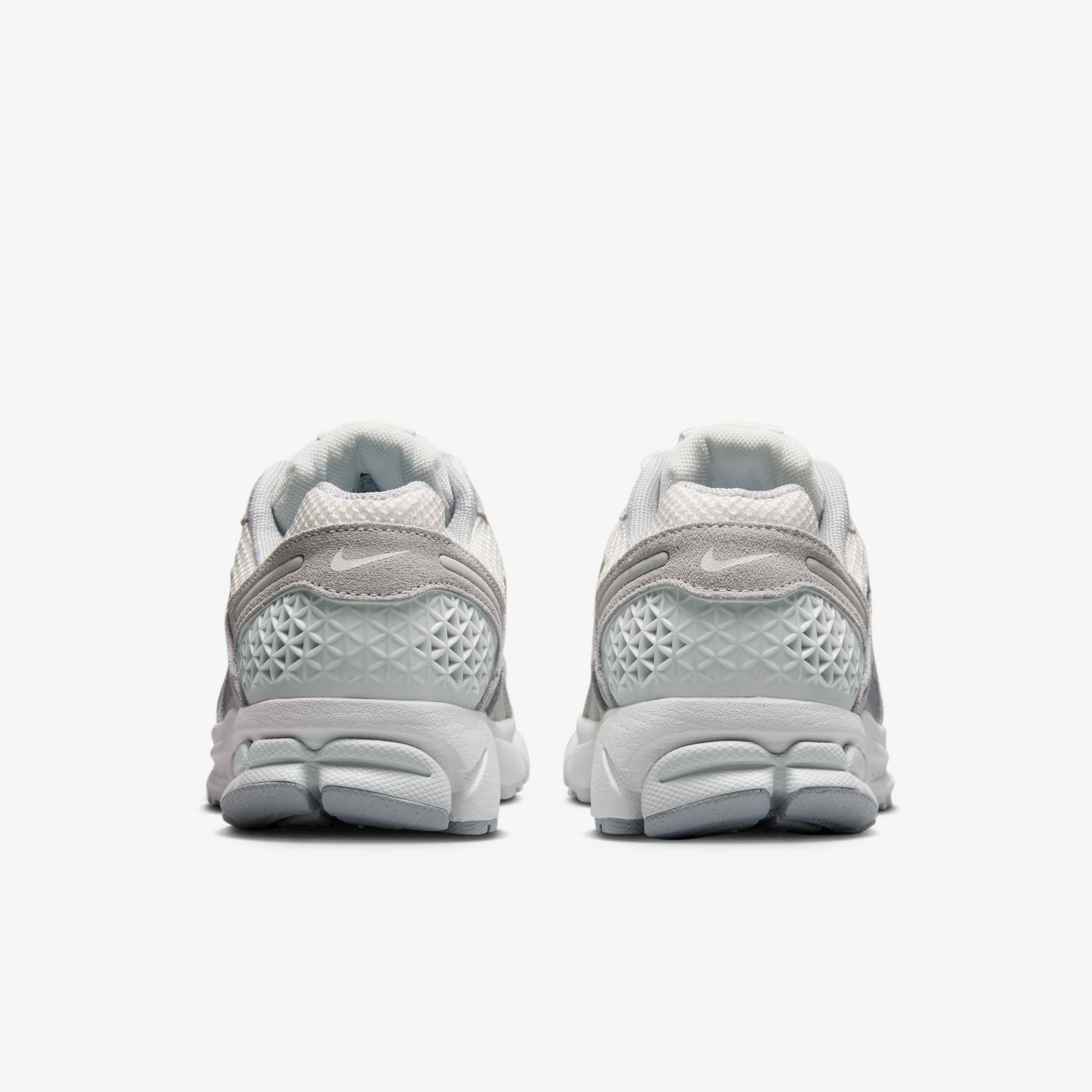 スニーカー NIKE Woman Sneakers Platinum HQ0458 001 Nike Zoom Vomero 5 