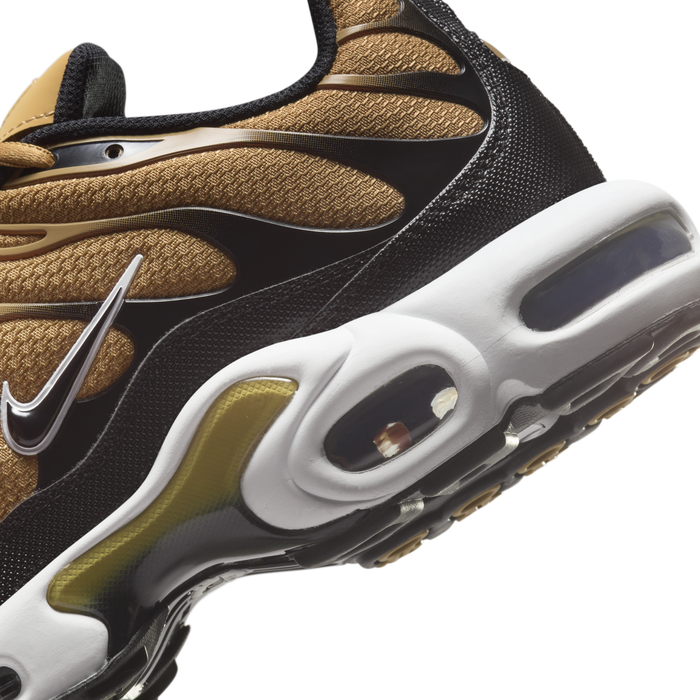 Nike air max plus shop black and gold womens