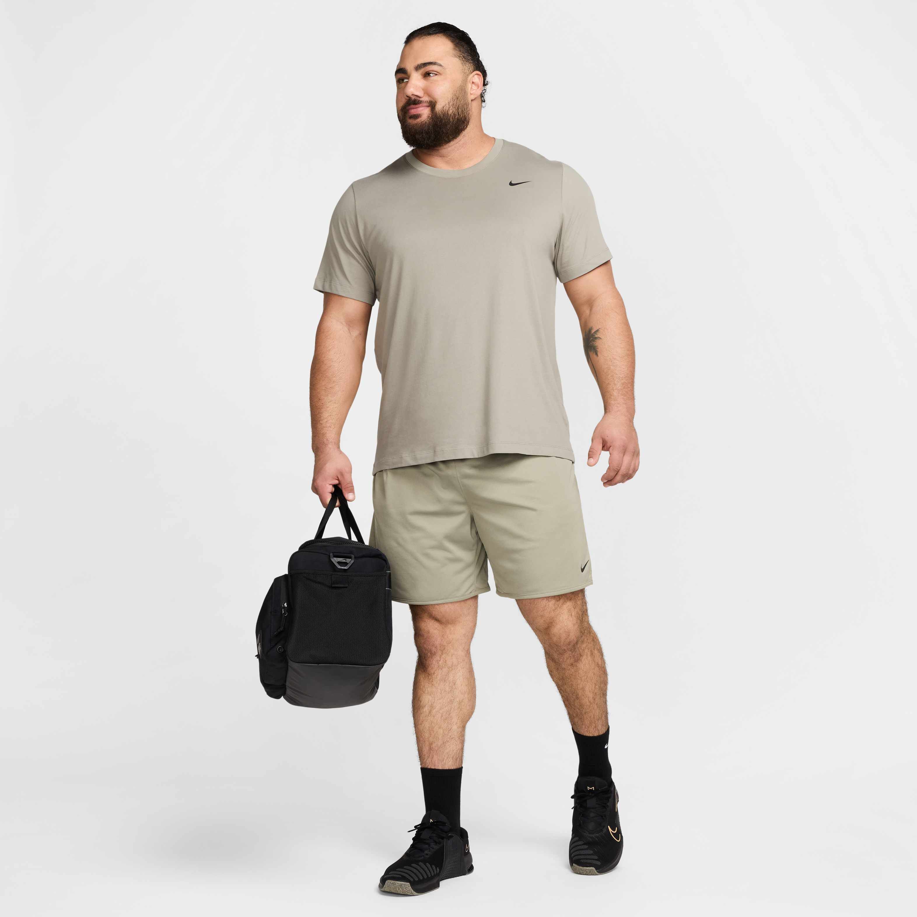 نايكي توتاليتي image number 13