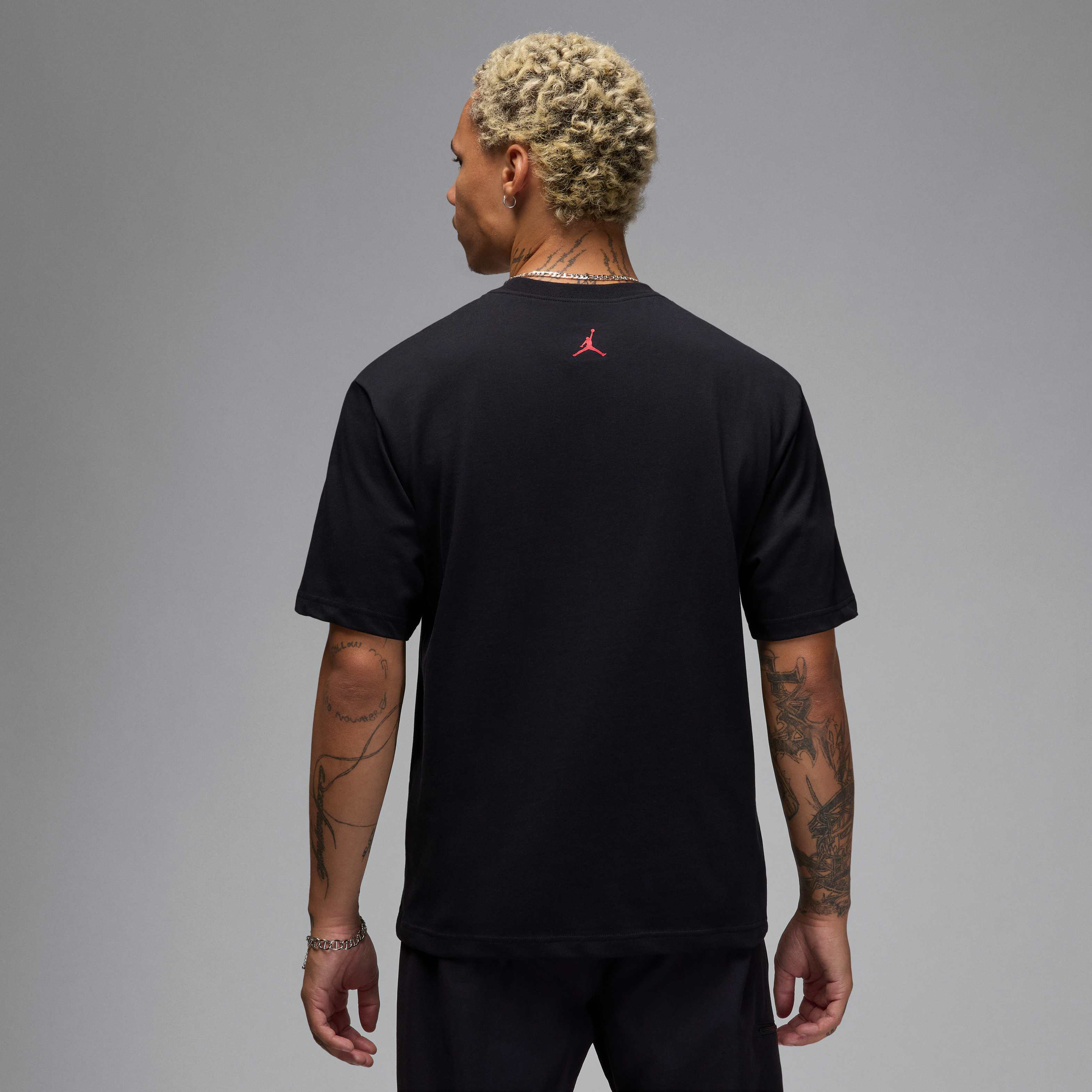 ★Nike★ Jordan Brand Sneaker Patch T-Shirt M Black Varsity Brand Sneaker Patch T-Shirt - Black/Varsity Red – LOADED