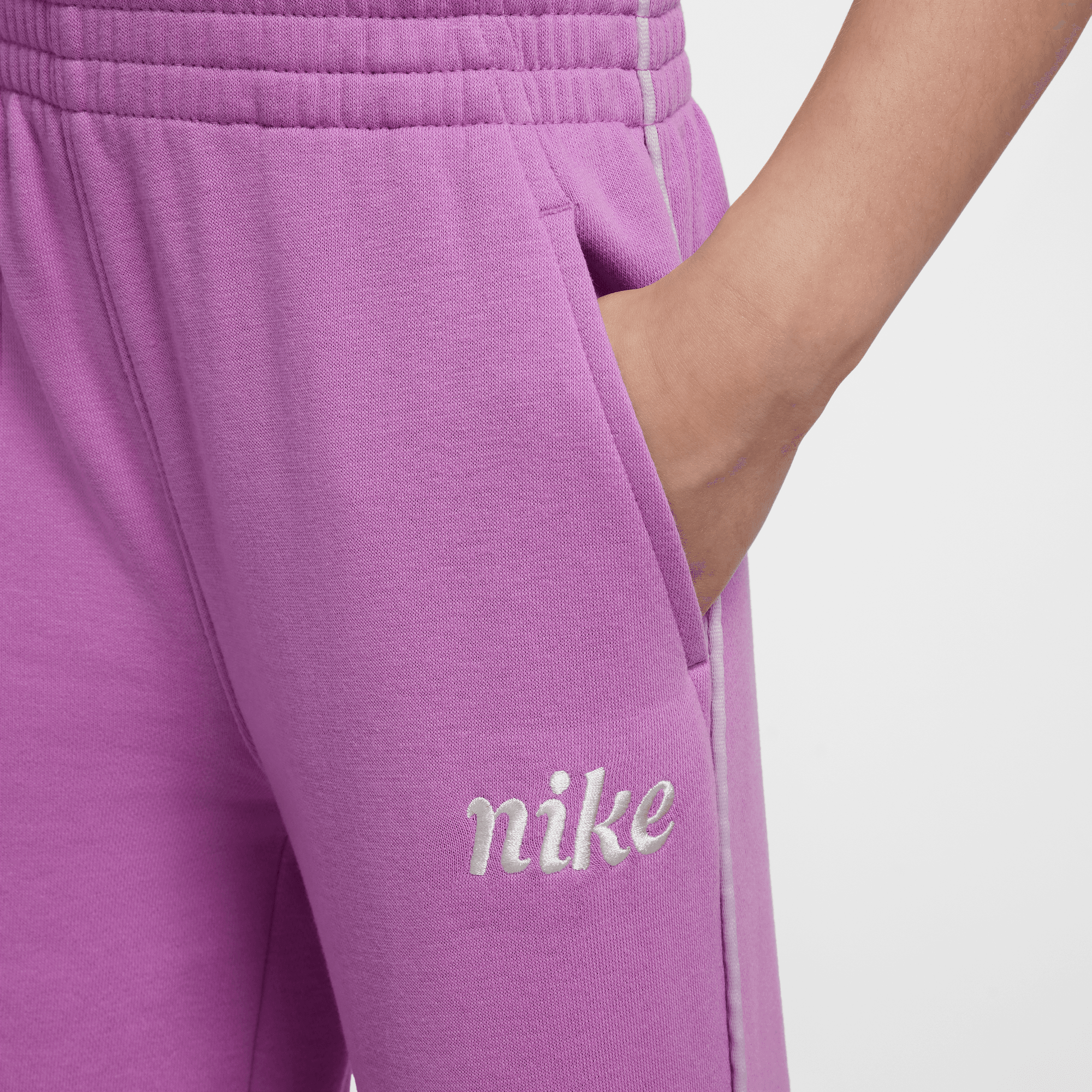 نايكي ايسنشالز image number 2