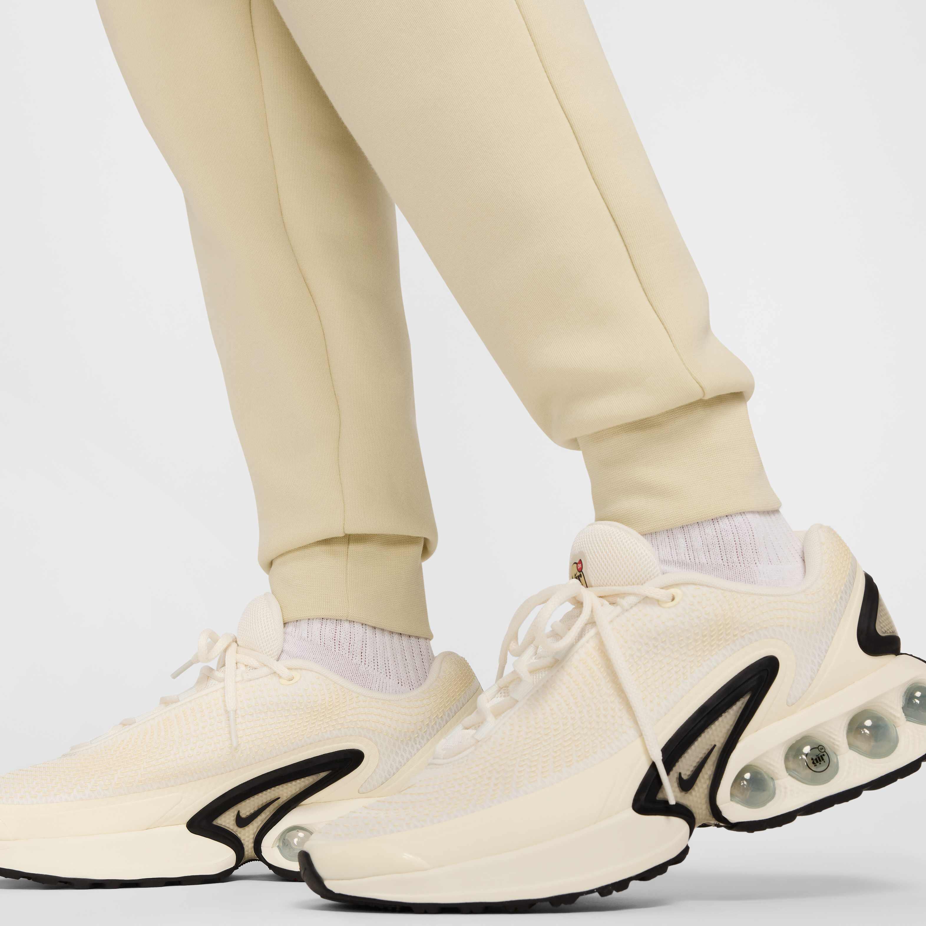 Nike Tech image number 7