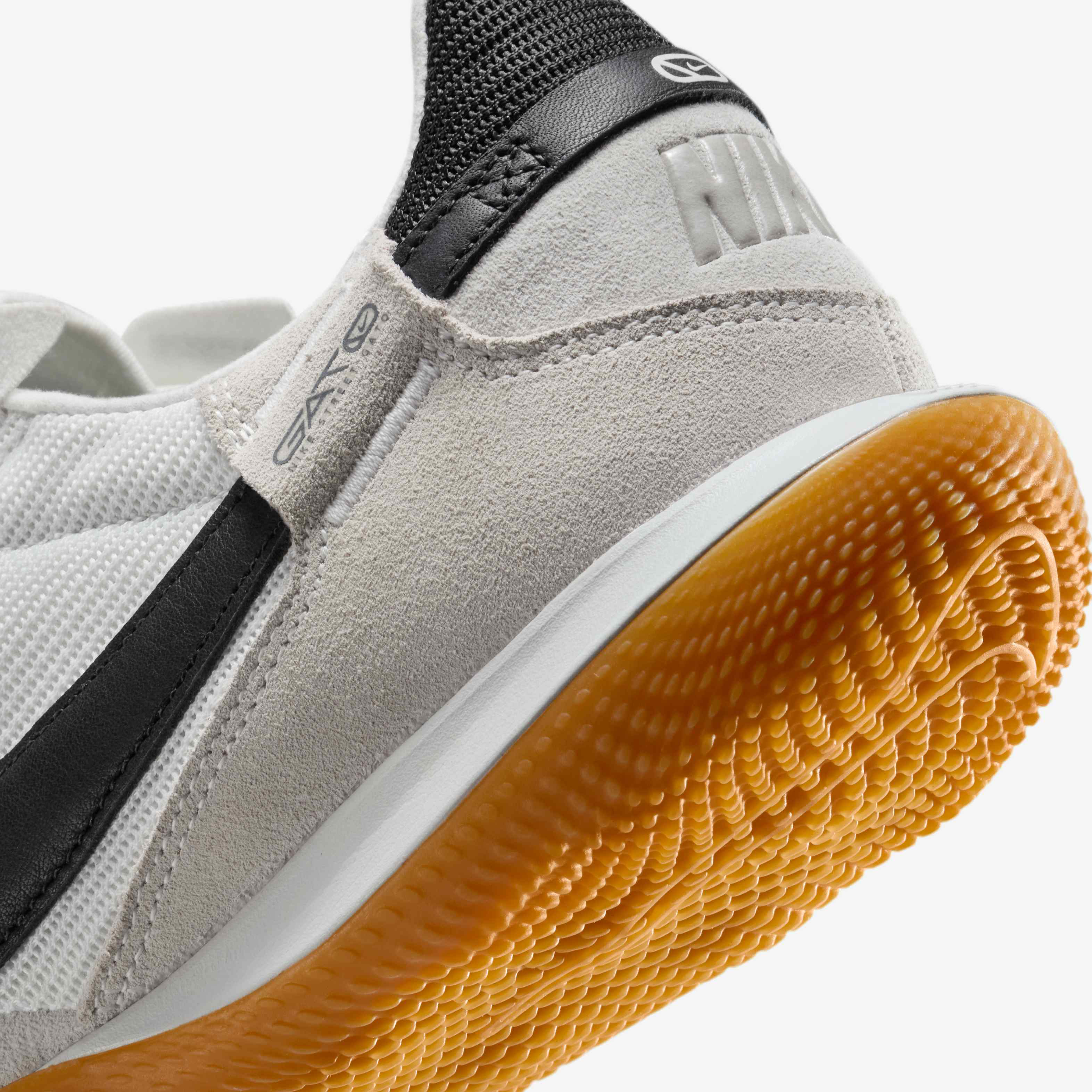 نايكي ستريتجاتو image number 7