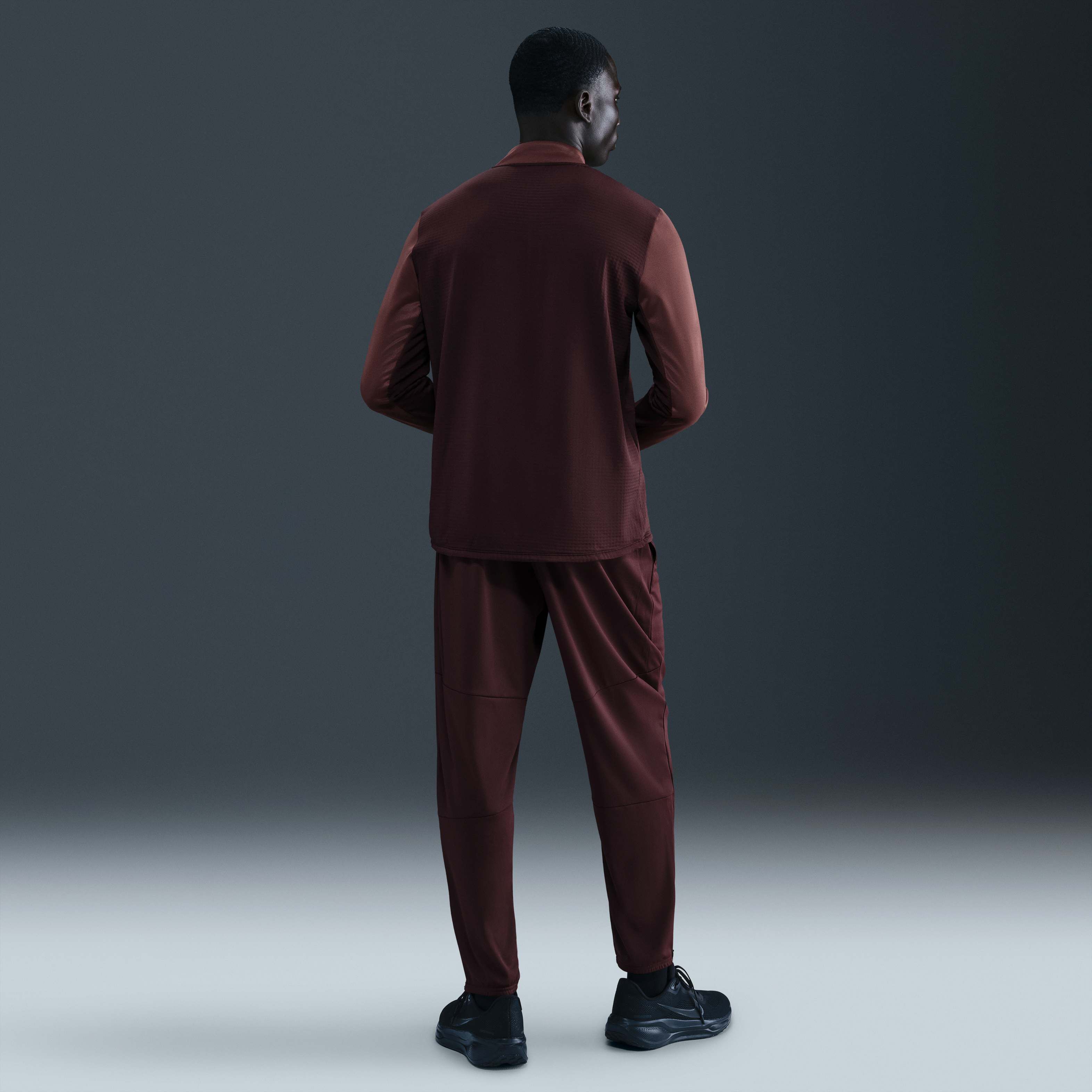 نايكي بيسر image number 4