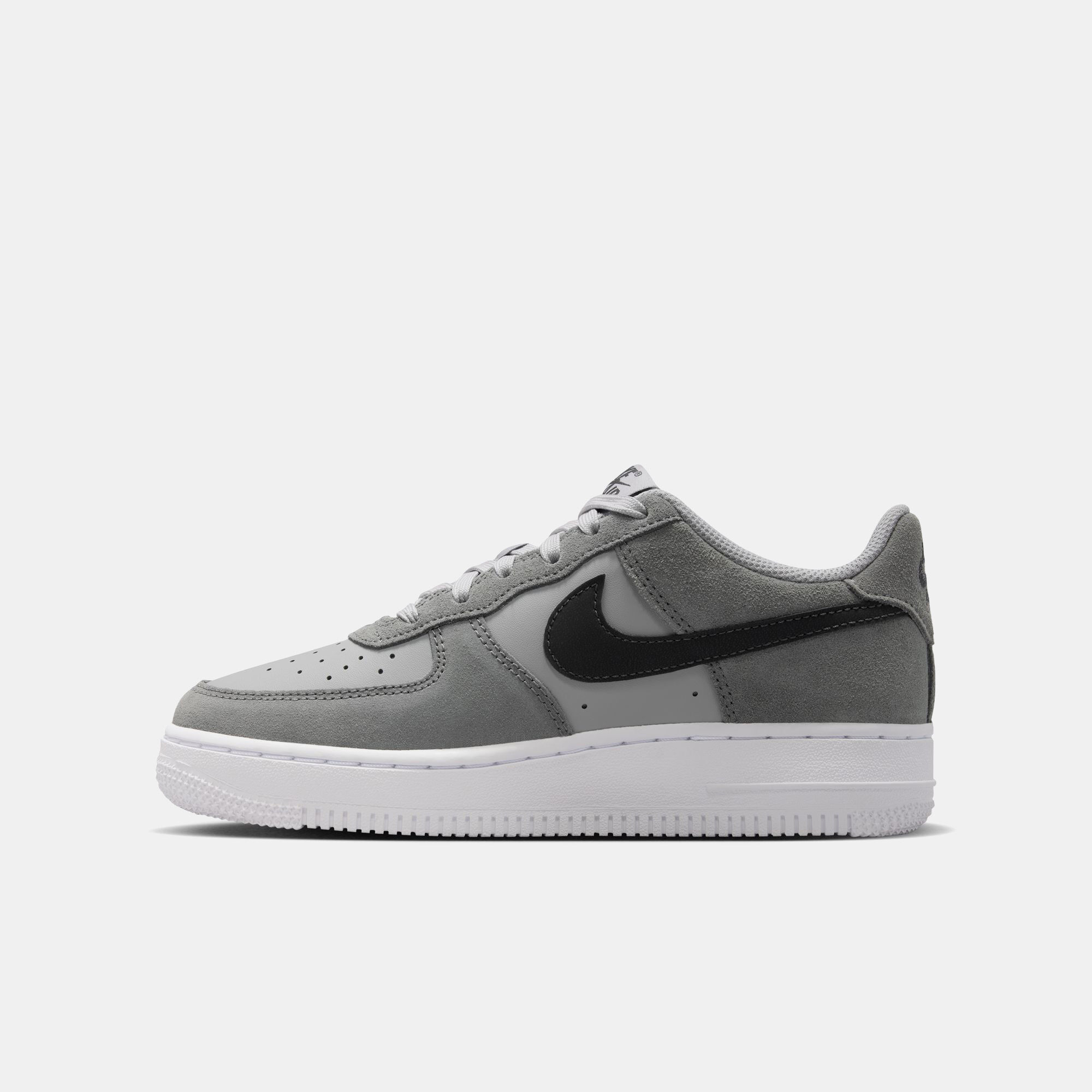 Nike Air Force 1 Essential+ image number 4