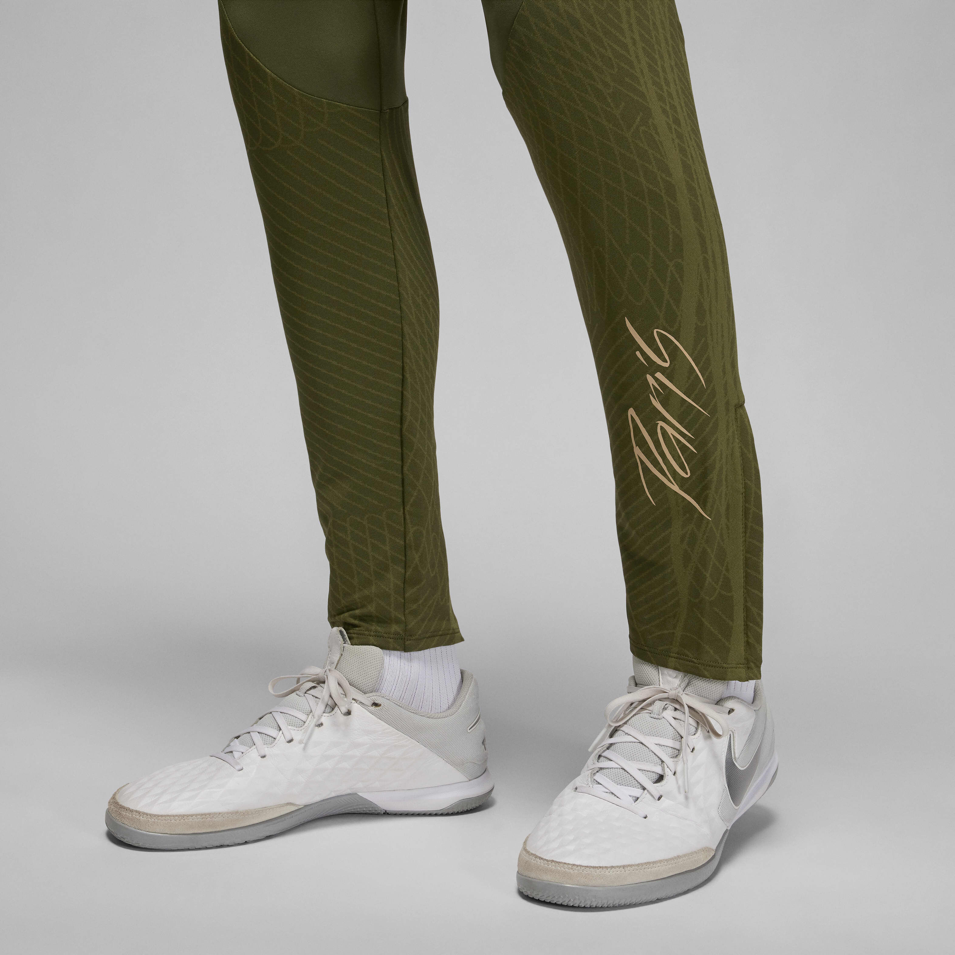 Paris Saint-Germain Strike Fourth image number 6