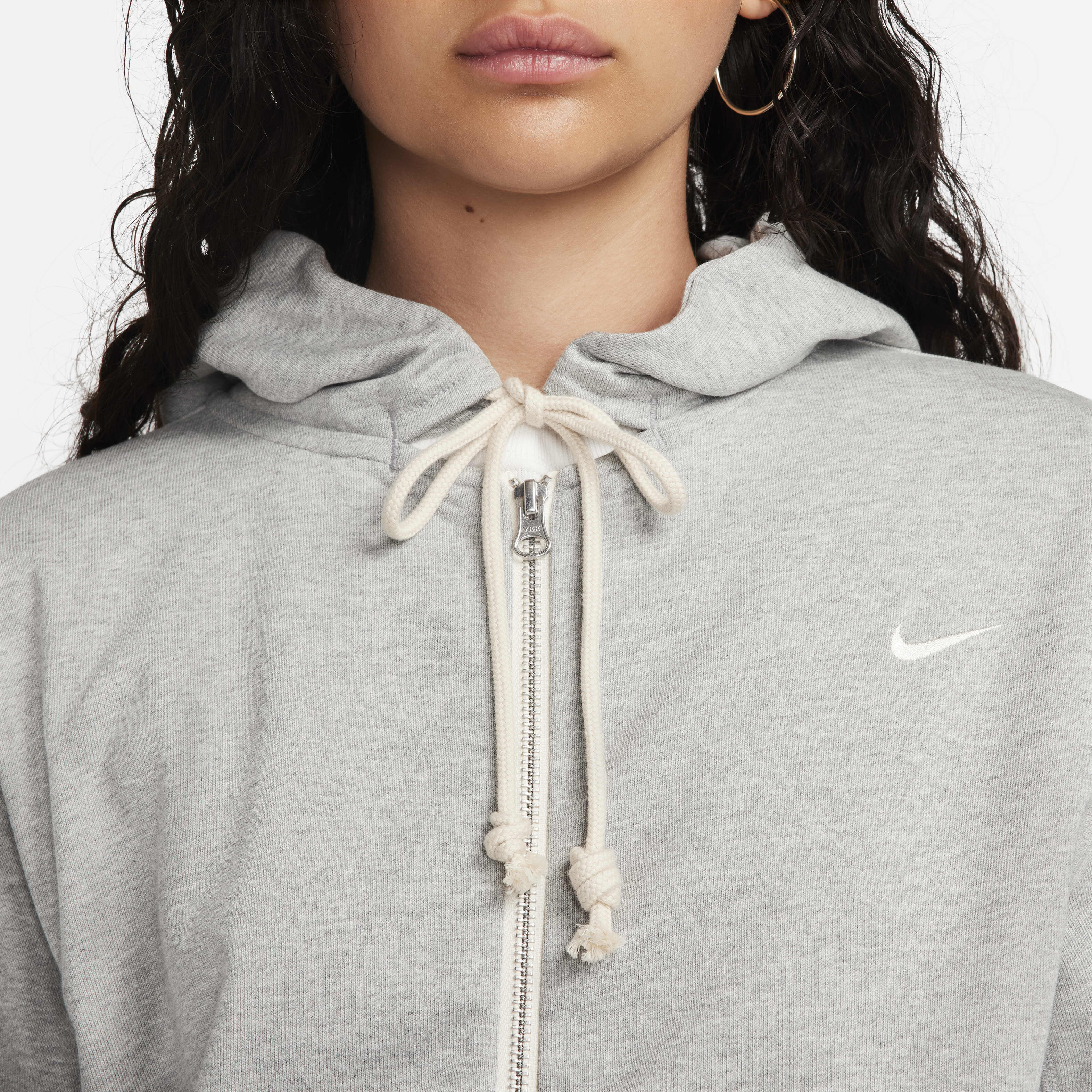 Nike Standard Issue image number 3