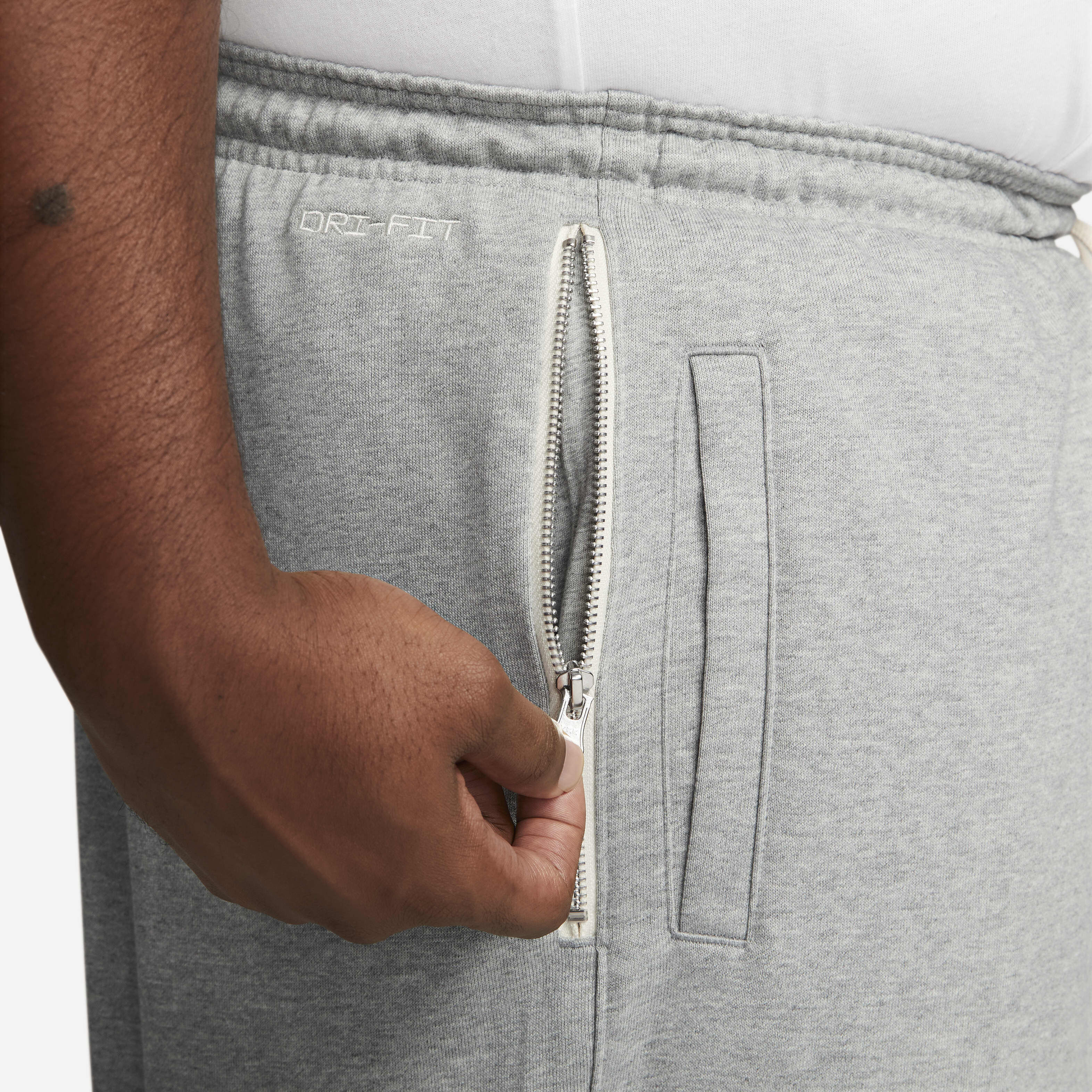 Nike Standard Issue image number 13