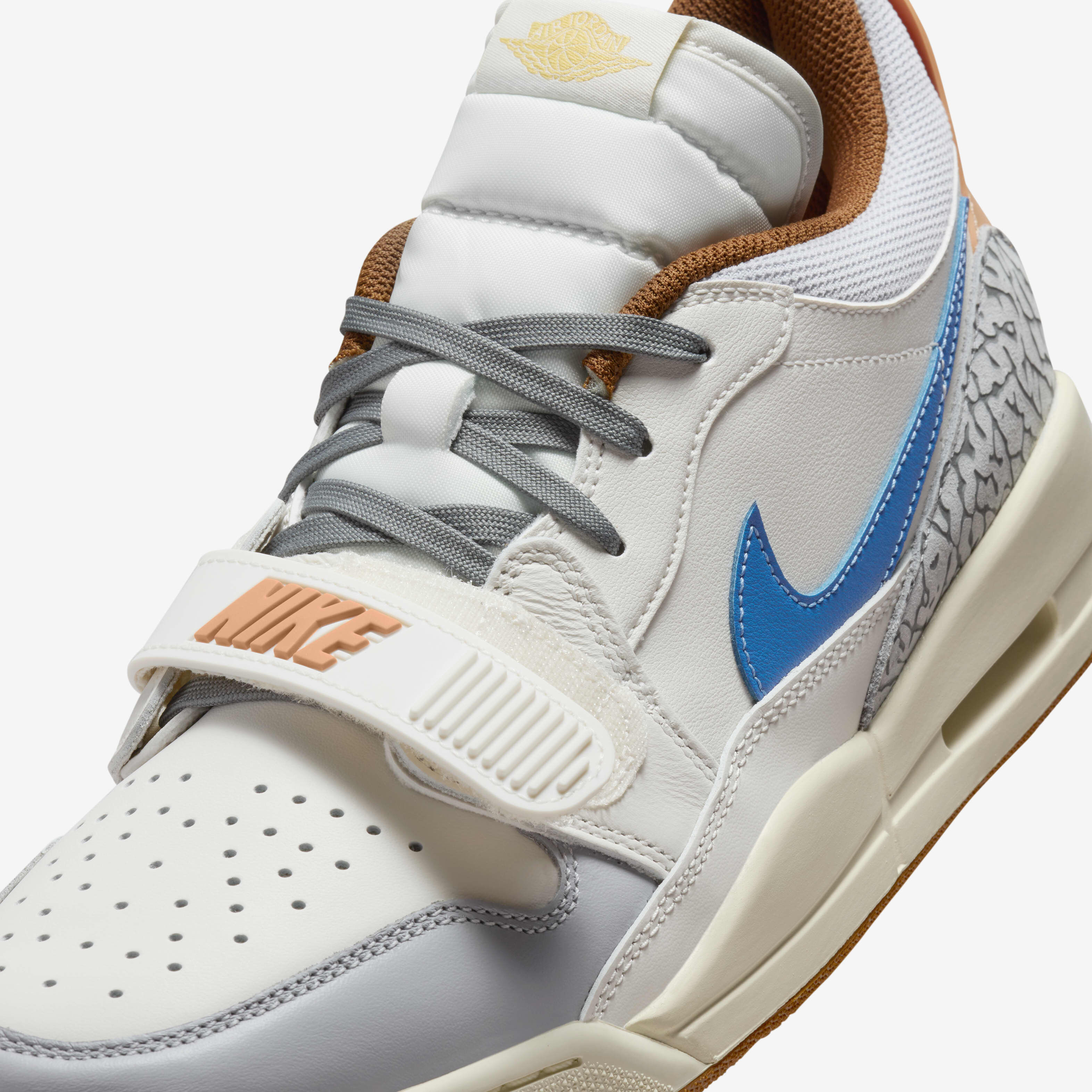 送料込み 追跡あり Nike Jordan Legacy 312 Low \"Coconut Milk\" Jordan 312 Low Coconut Milk HV1807-101 | SneakerNews.com