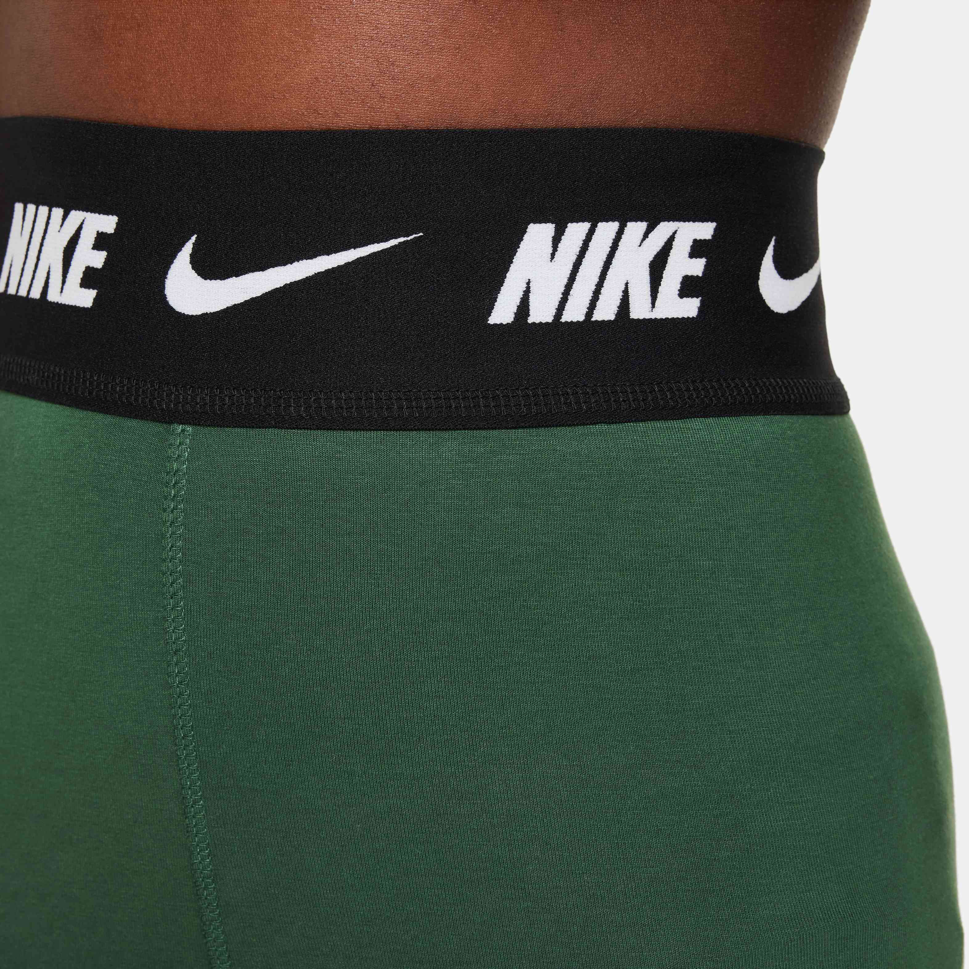 نايكي سبورتسوير فيفوريتس image number 1