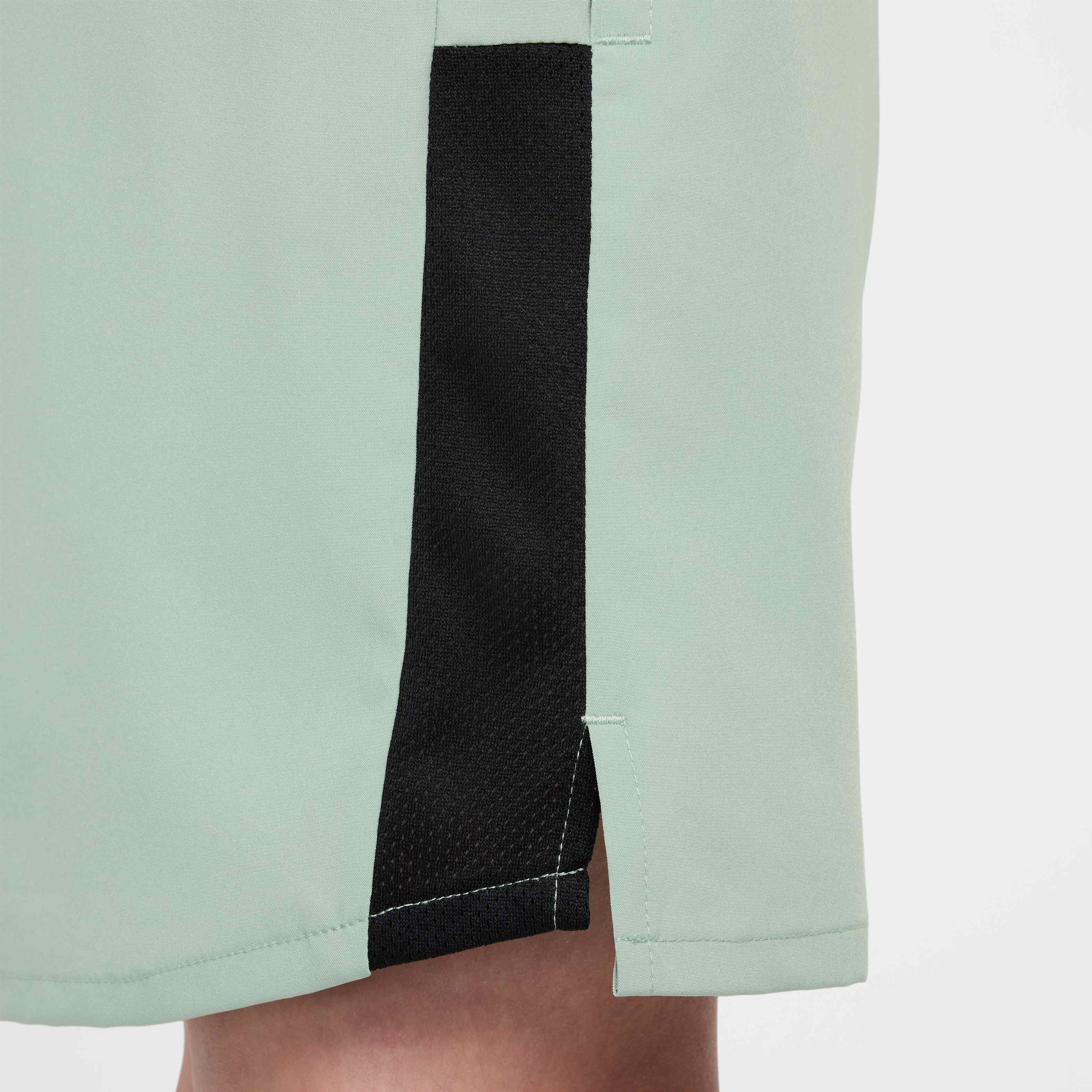 Nike Dri-FIT Challenger image number 6