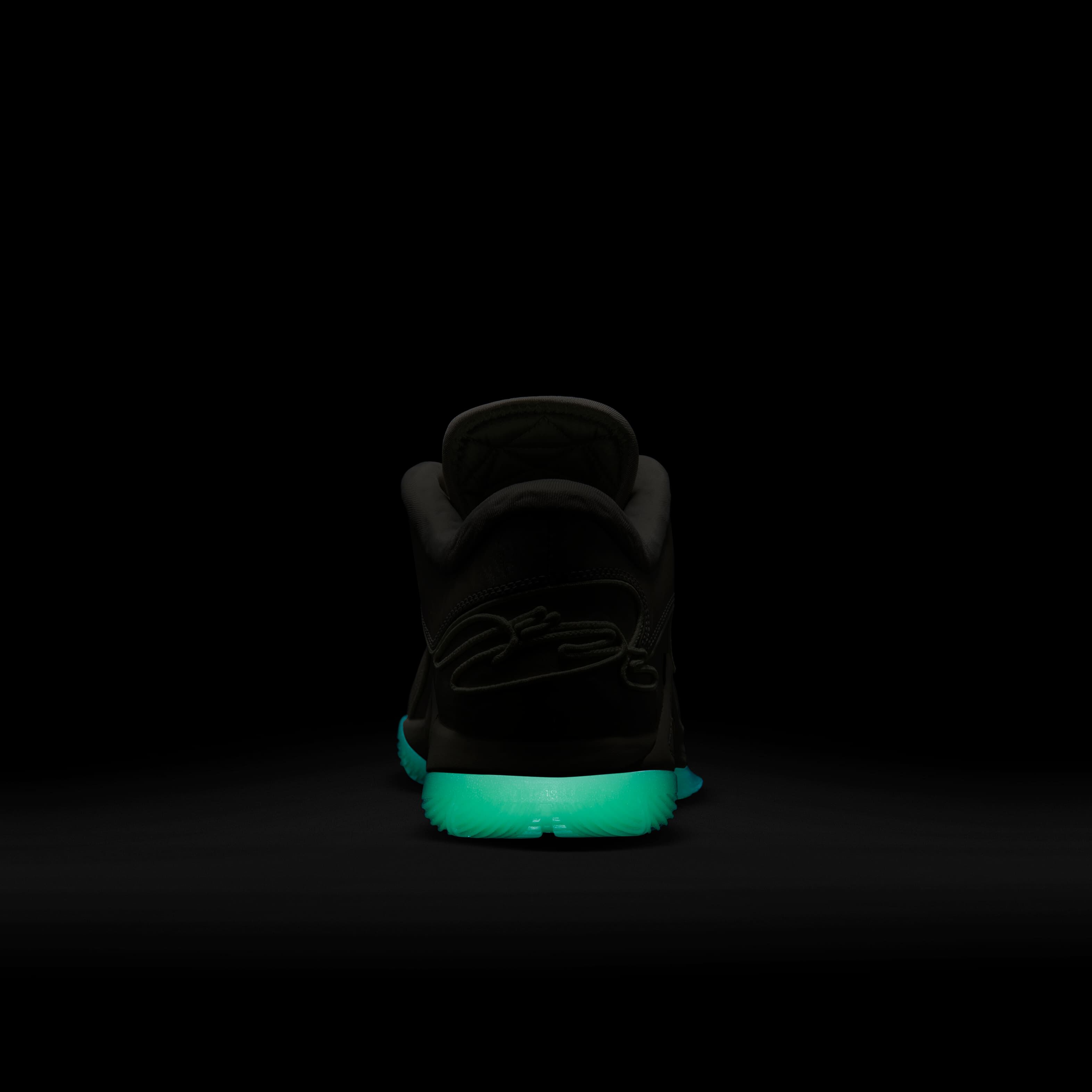 LeBron XXII image number 9