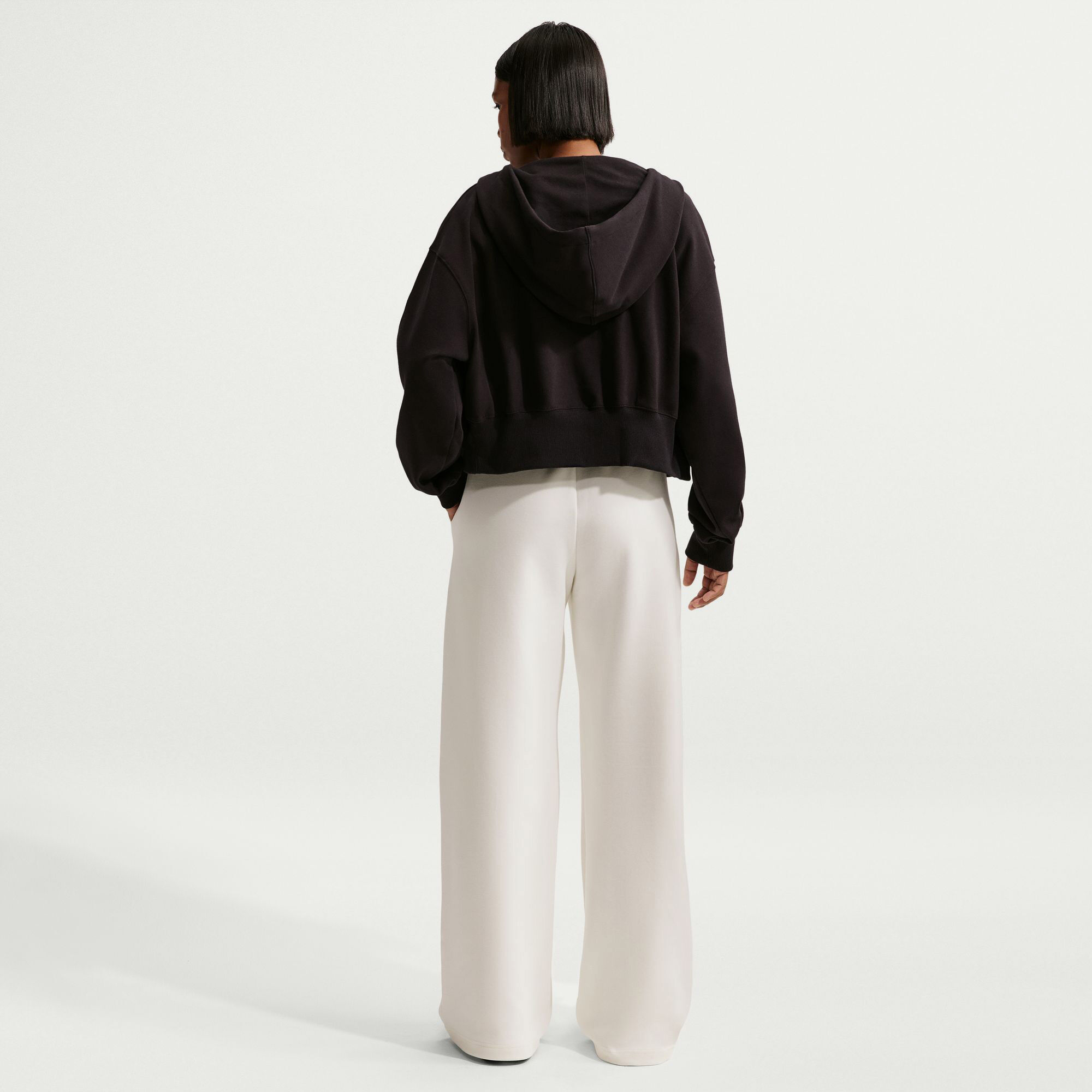 نايكي سبورتسوير فينيكس فليس image number 1