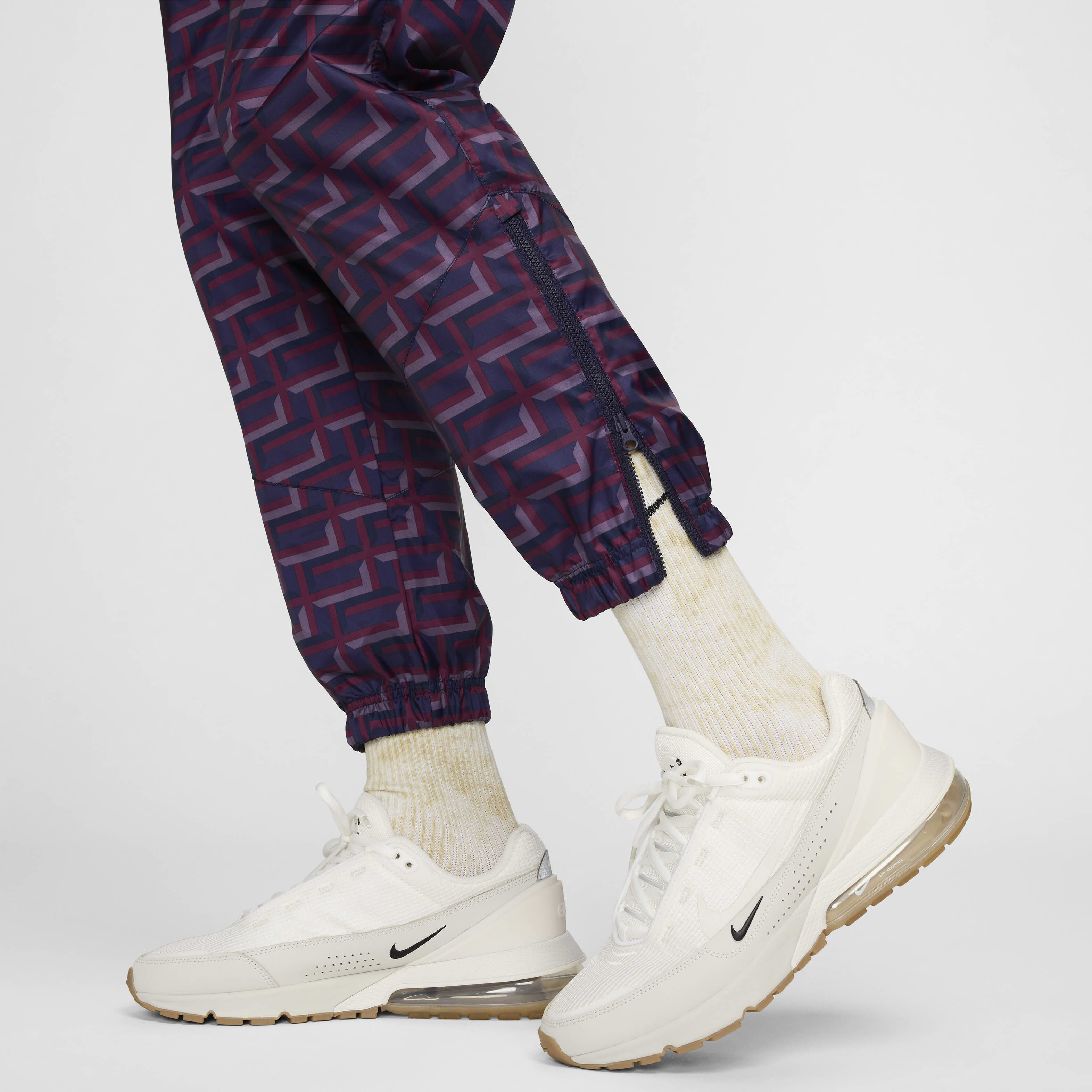 England Windrunner image number 6