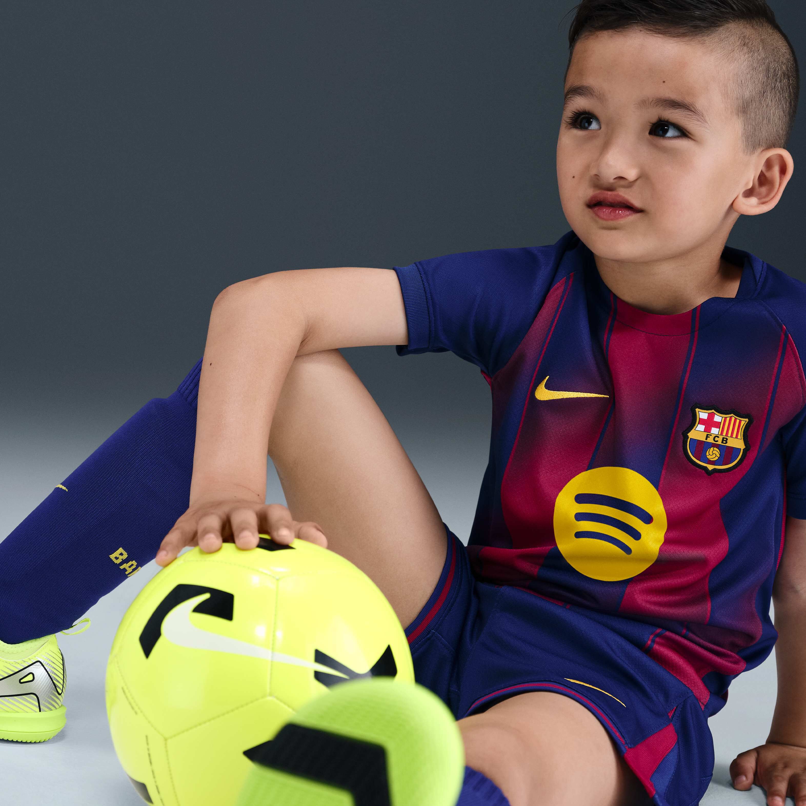 Buy F.C. Barcelona 2025/26 Stadium Home Younger Kids' Nike