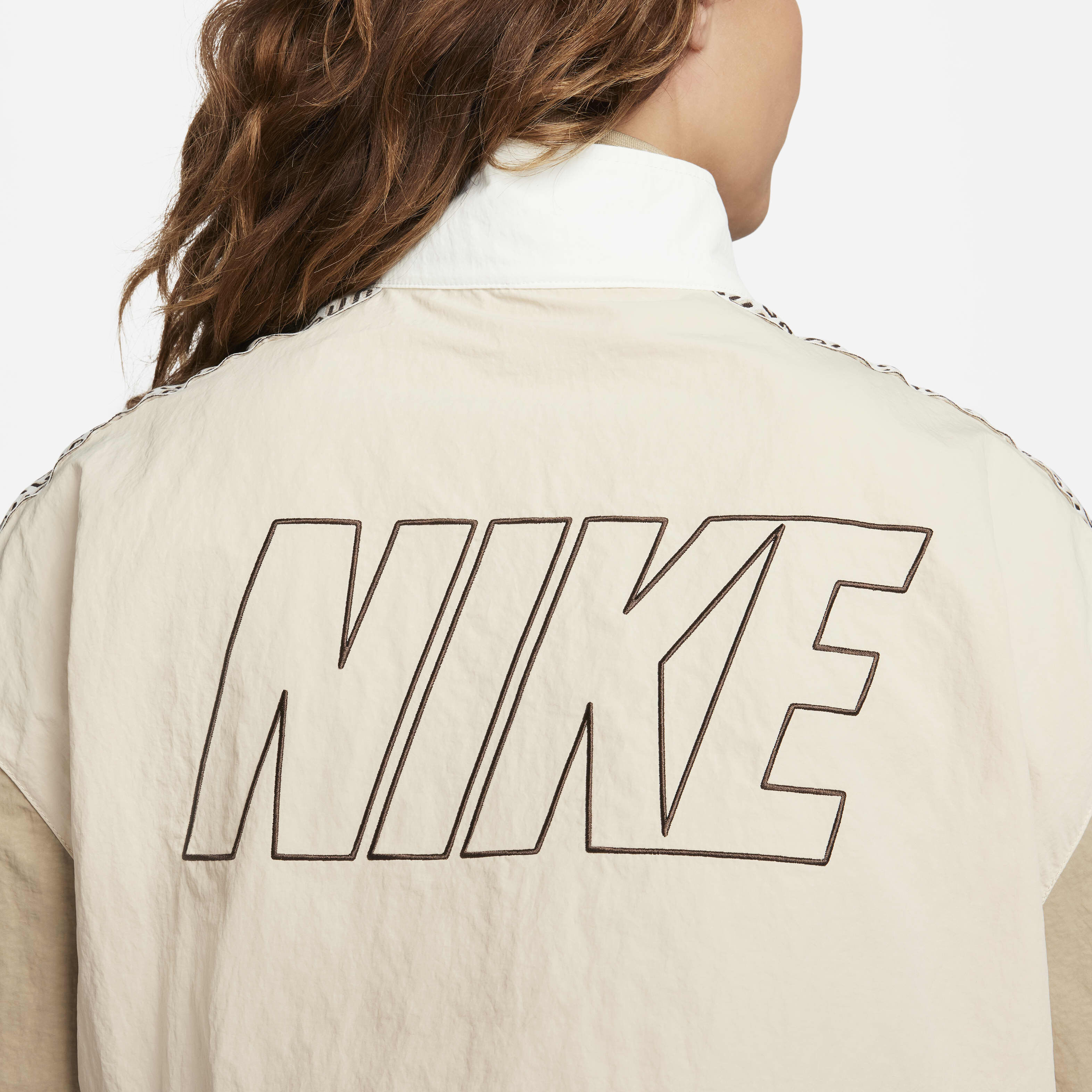 Nike W NSW Tracksuit Jacket Sanddrift ナイキ ジャケット Buy Nike Sportswear x Nike United Women's Oversized Woven