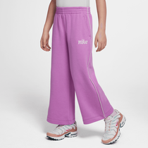 نايكي ايسنشالز