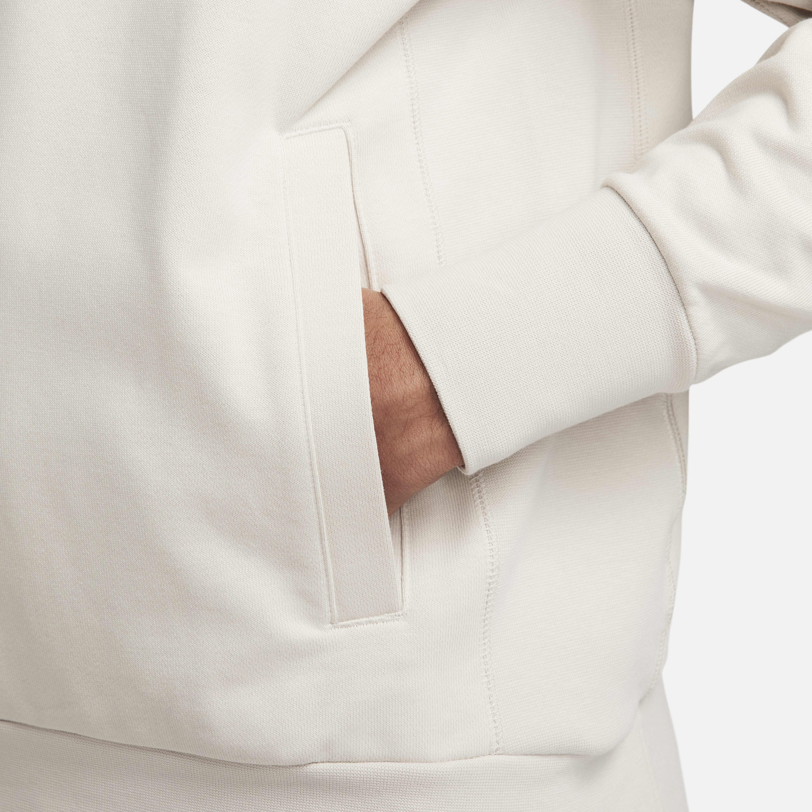 ليبرون جيمس x ليفربول F.C. image number 9