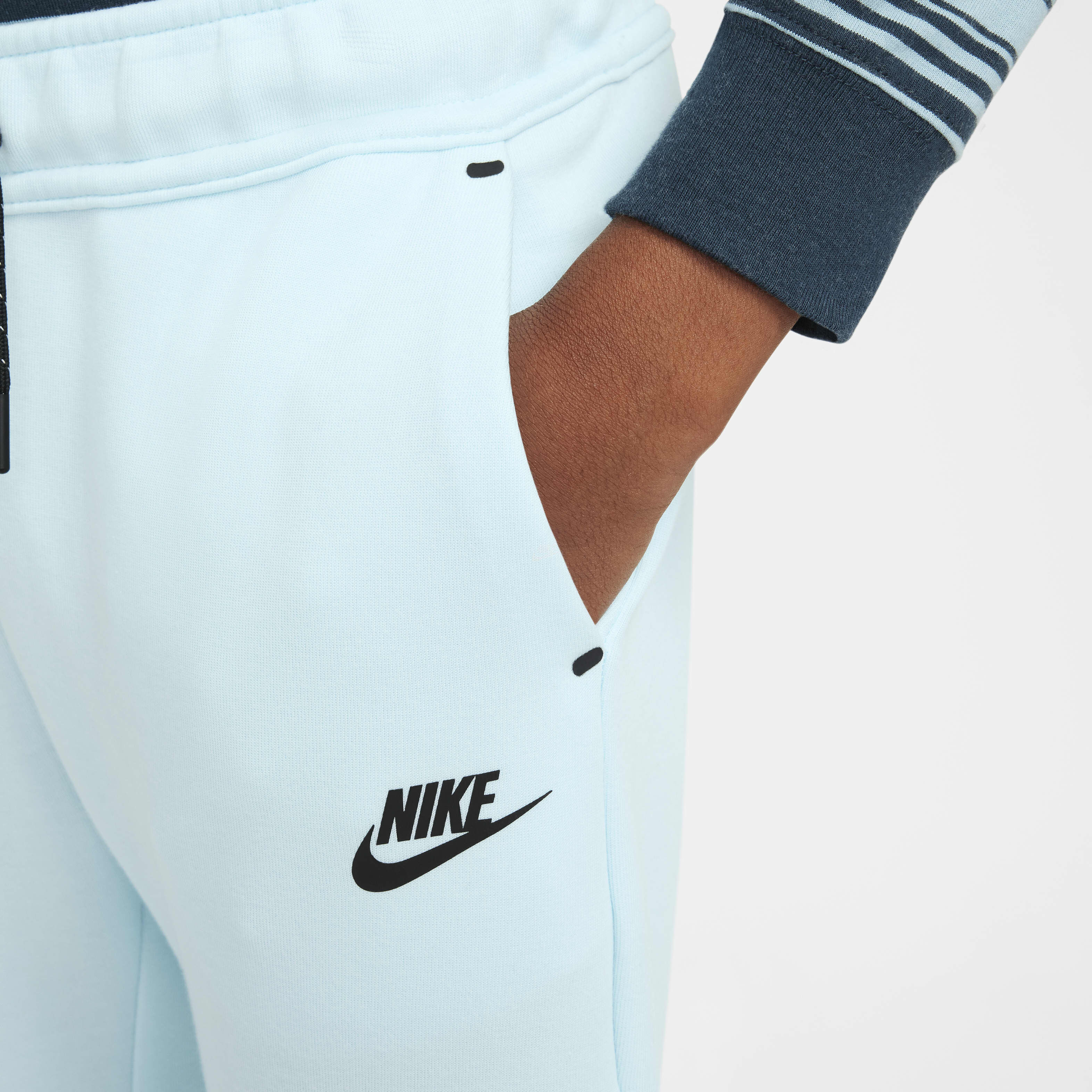 Nike Sportswear Tech Fleece image number 2
