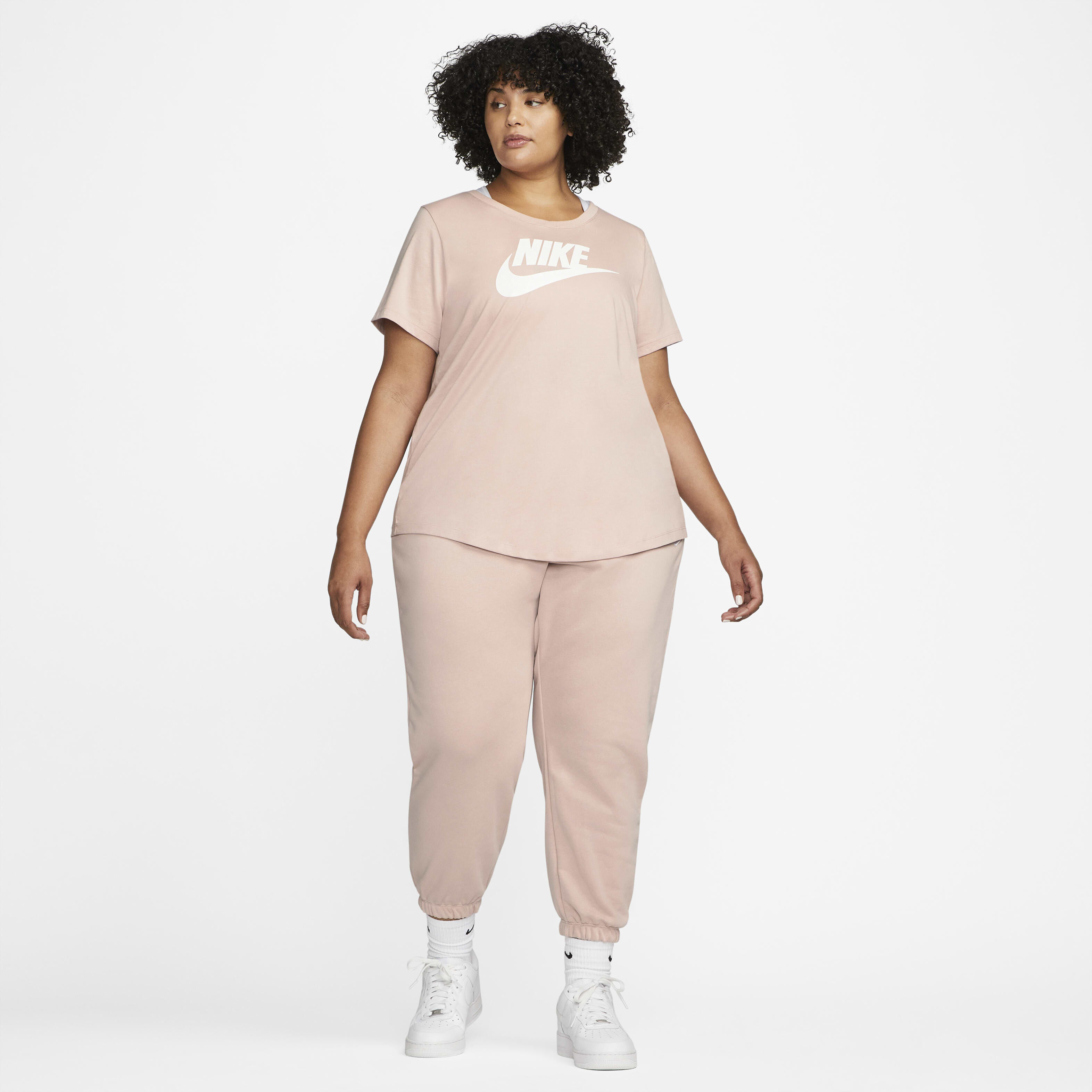 Nike Sportswear Essential image number 3