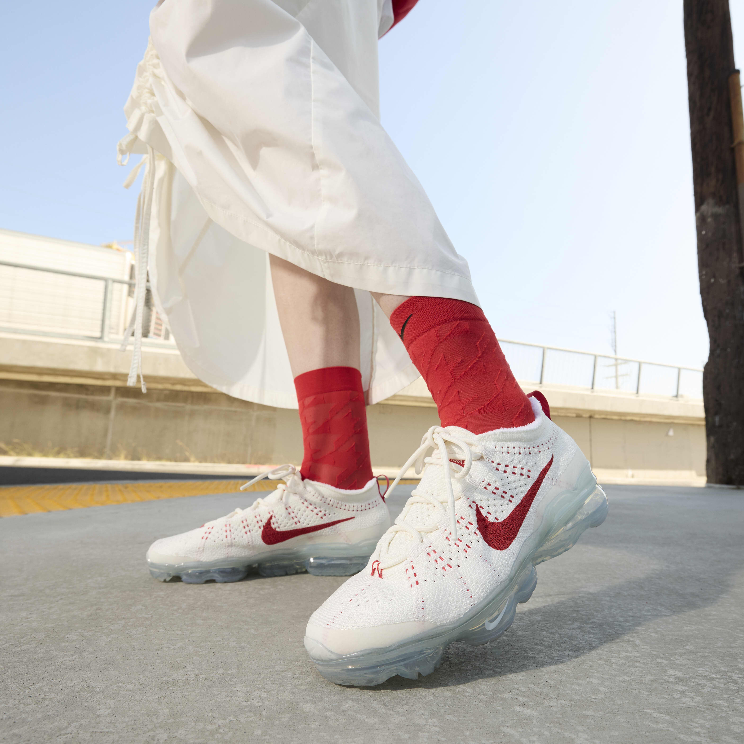 Nike air vapormax white red cheap
