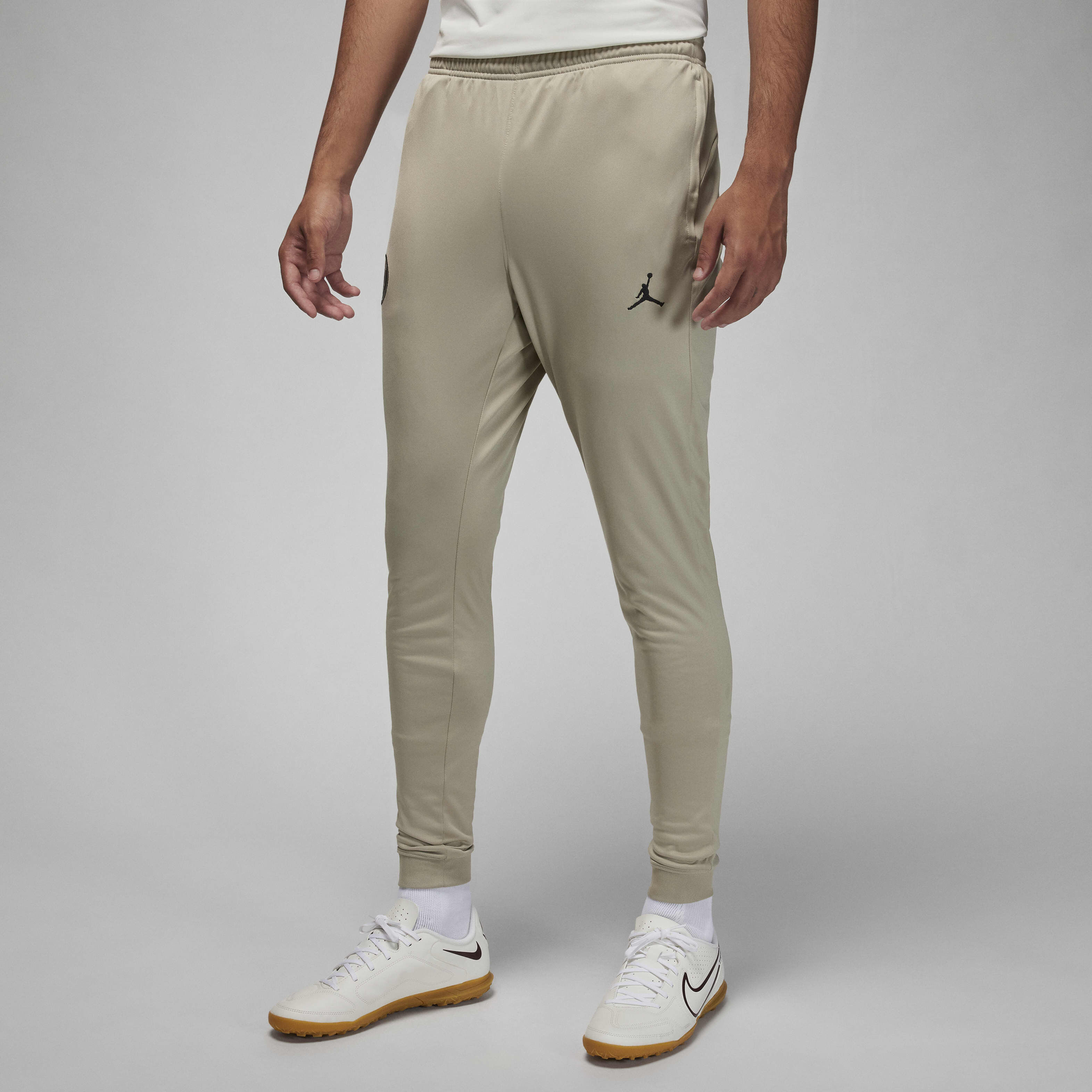 Paris Saint-Germain Strike Third image number 7