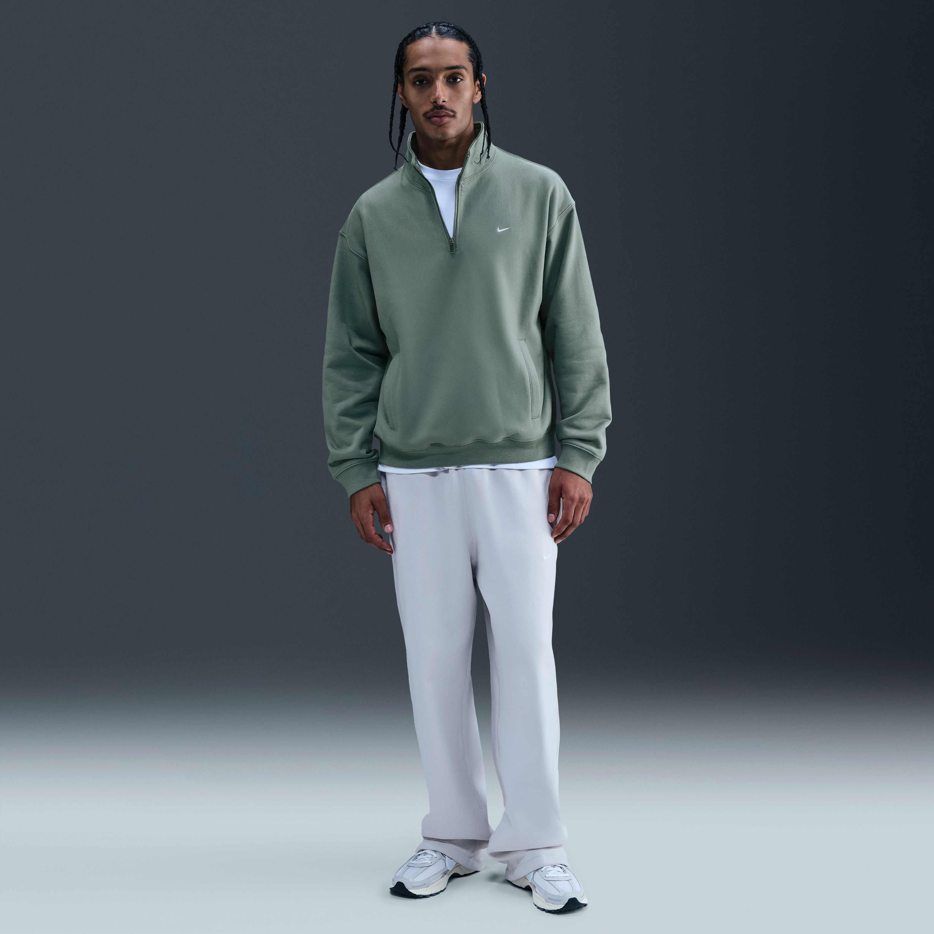 Nike Solo Swoosh image number 3