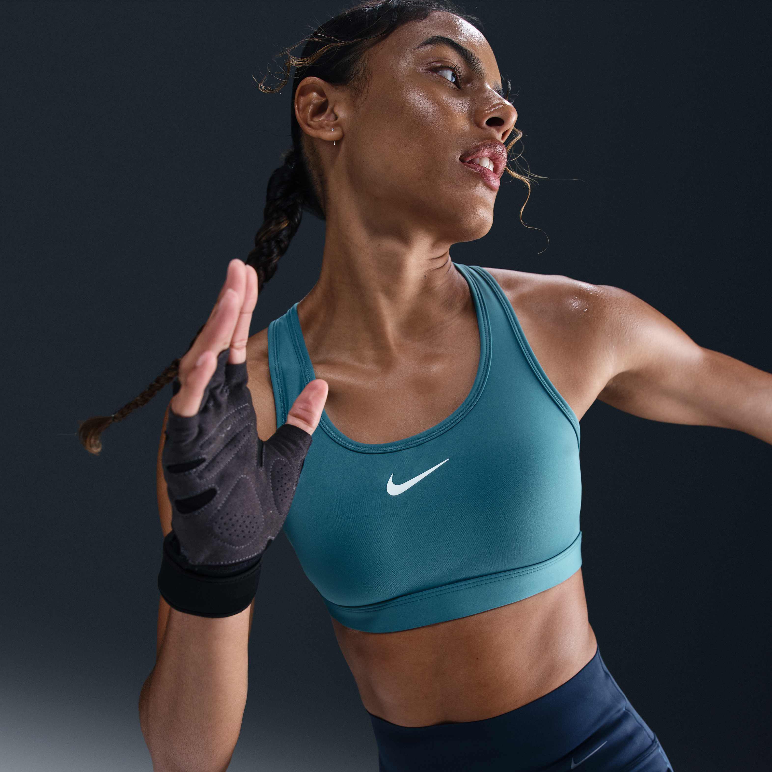 【サイズ交換ＯＫ】 Buy Nike Bra Sports Padded Women's Medium-Support Swoosh トップス