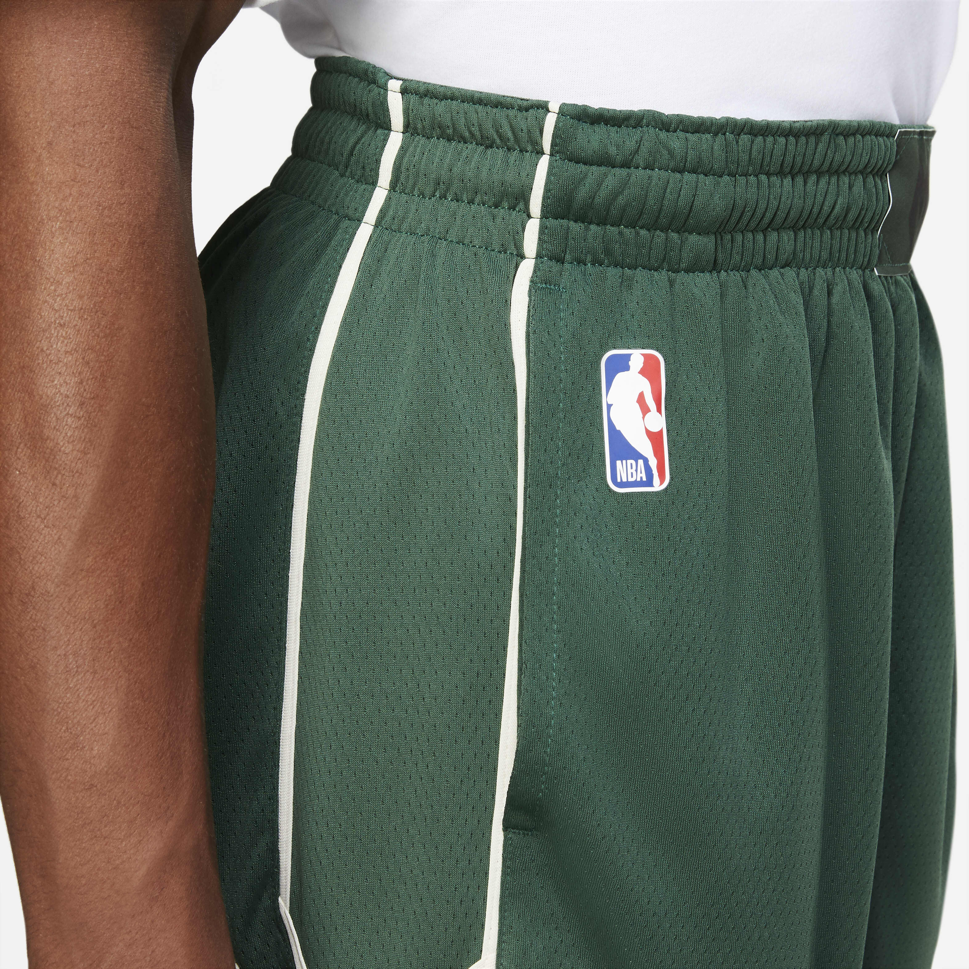 Milwaukee Bucks Icon Edition image number 5