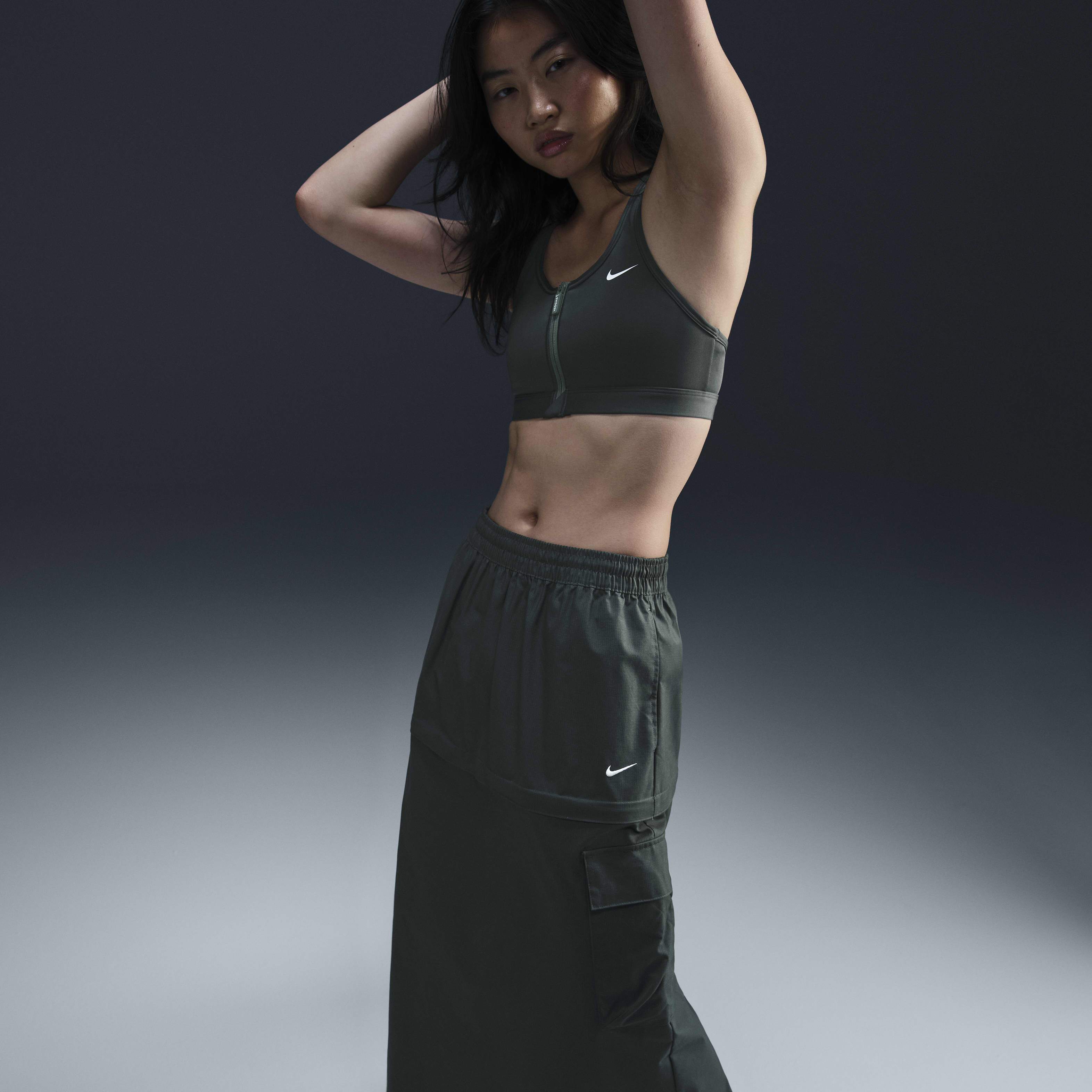 Nike Sportswear Essential image number 4