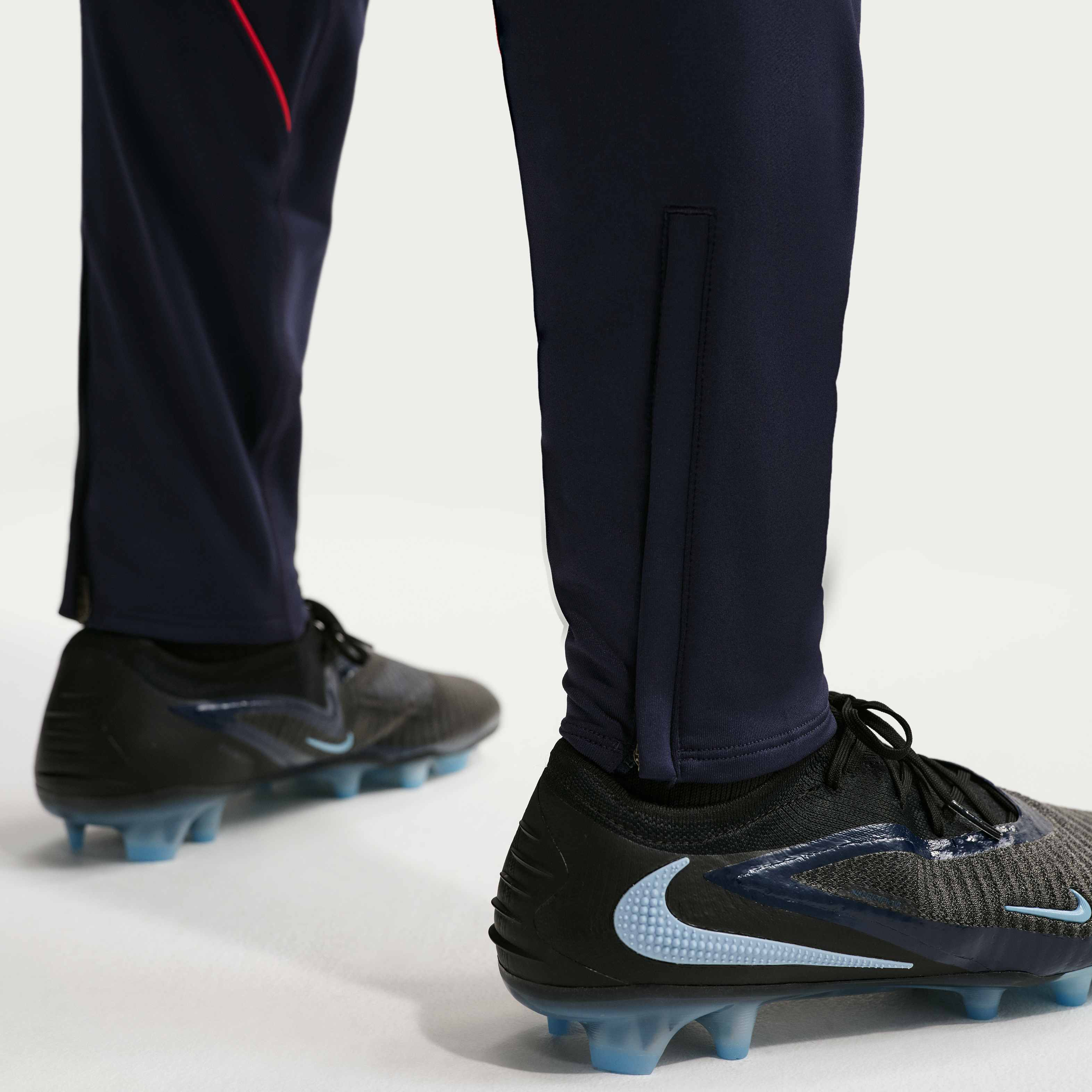 England Strike image number 5