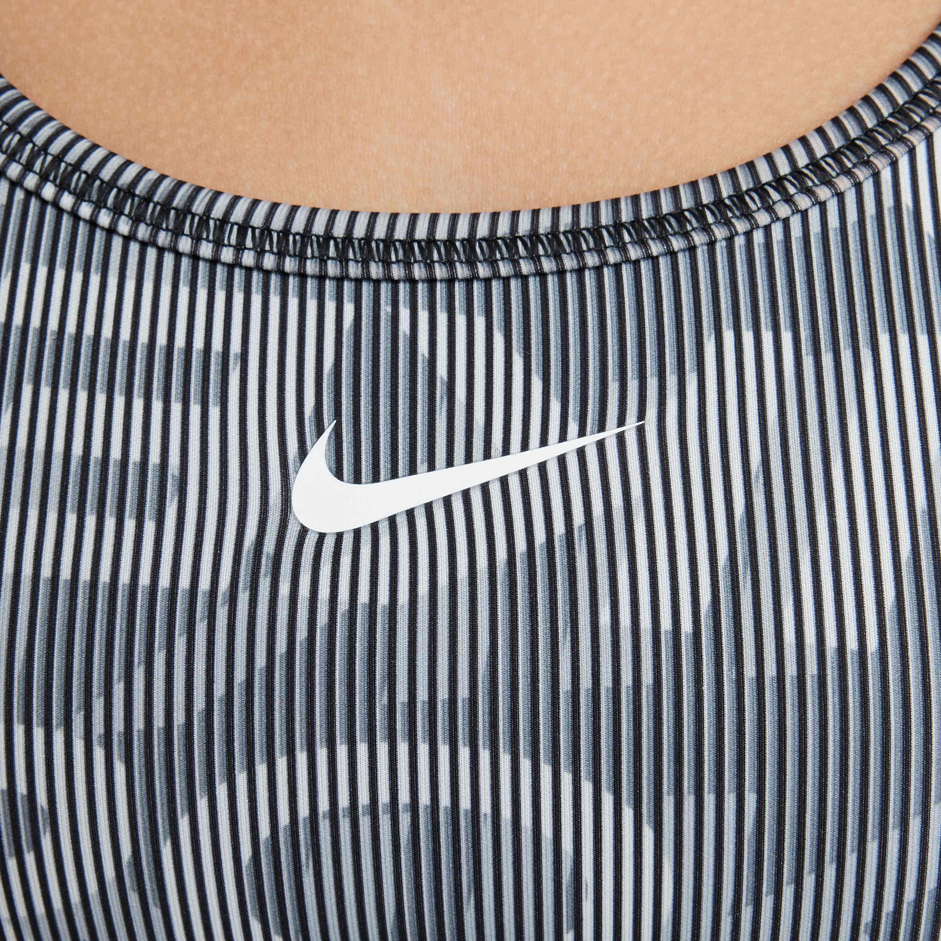 Nike Pro image number 4