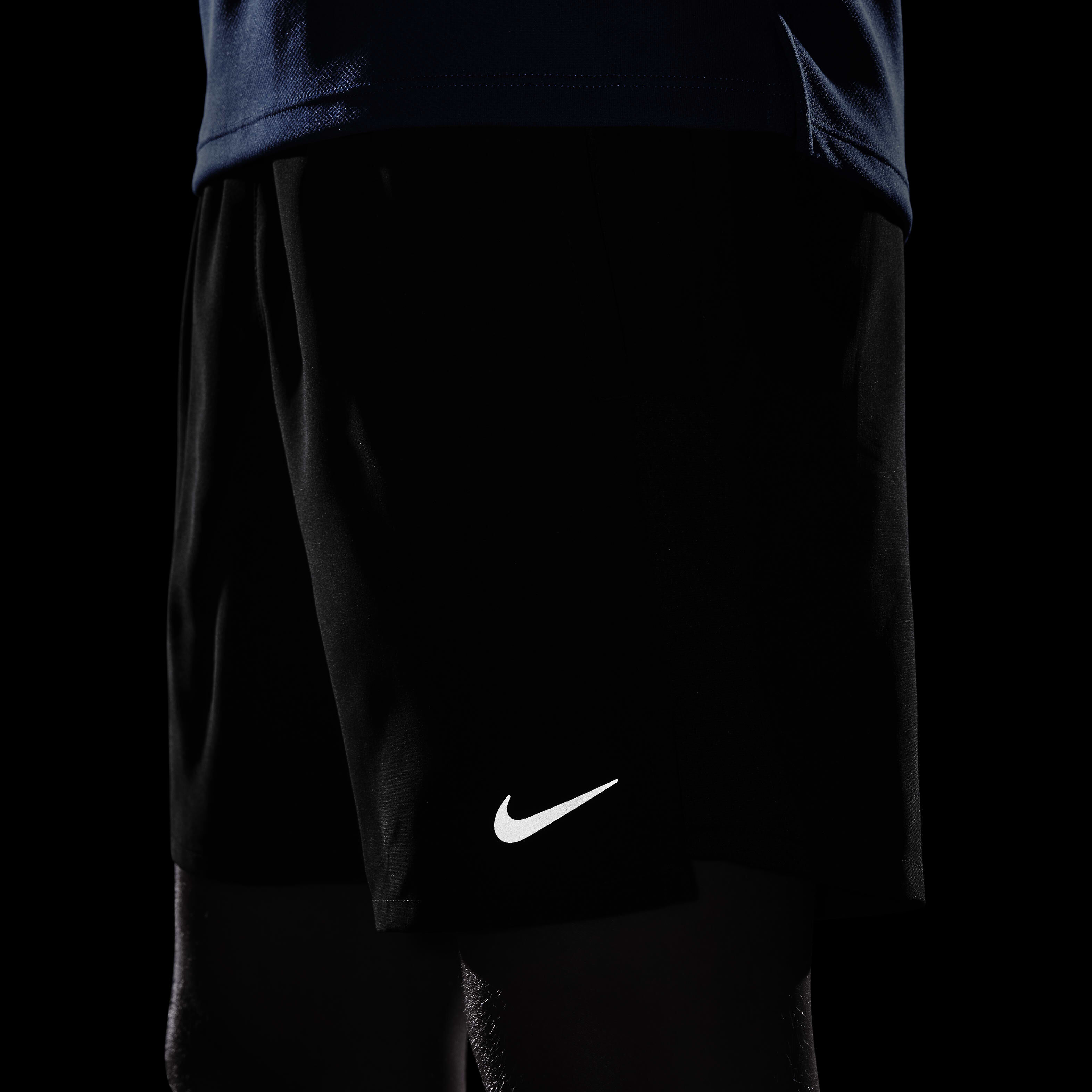 Nike Dri-FIT Challenger image number 7