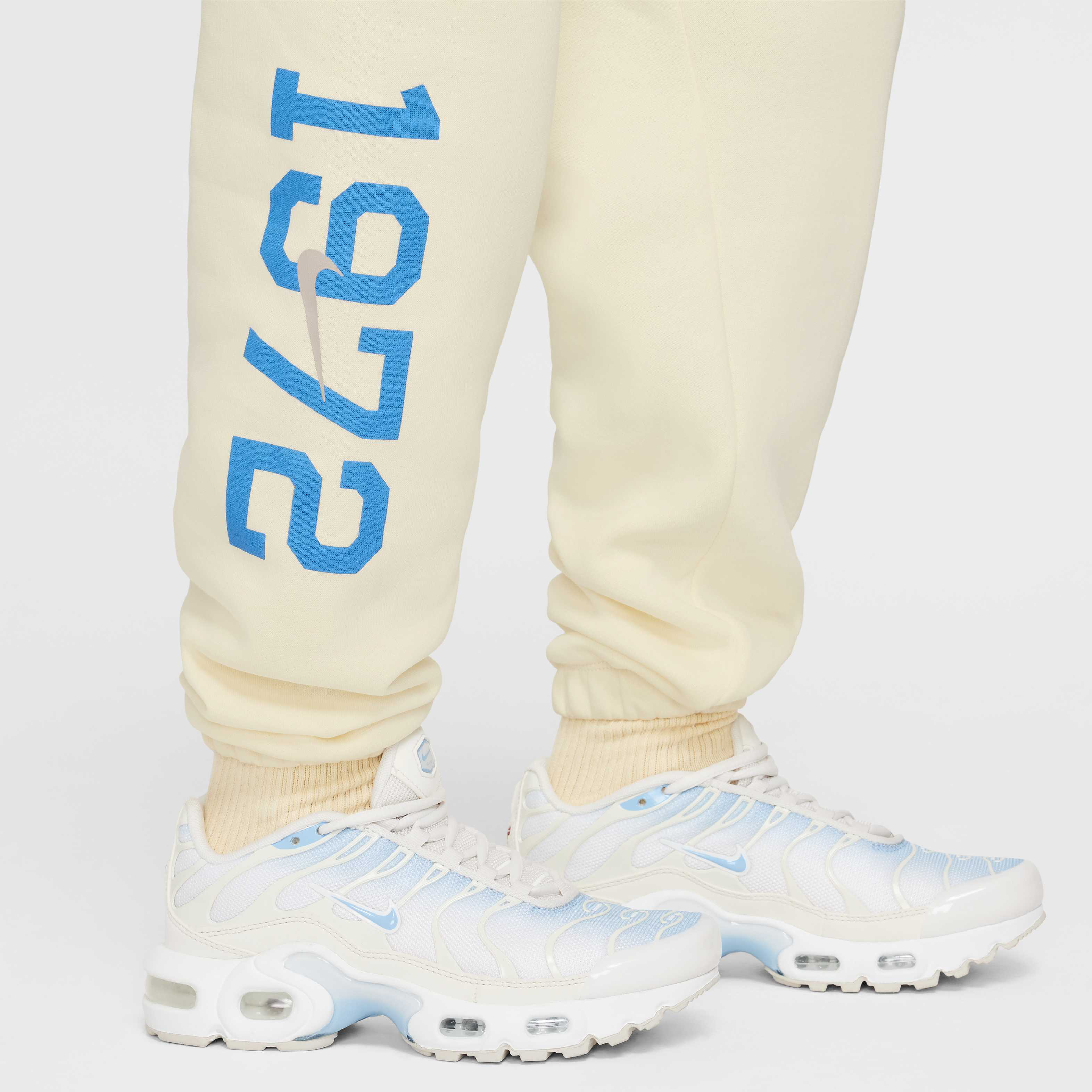 نايكي سبورتسوير كلوب فليس image number 4