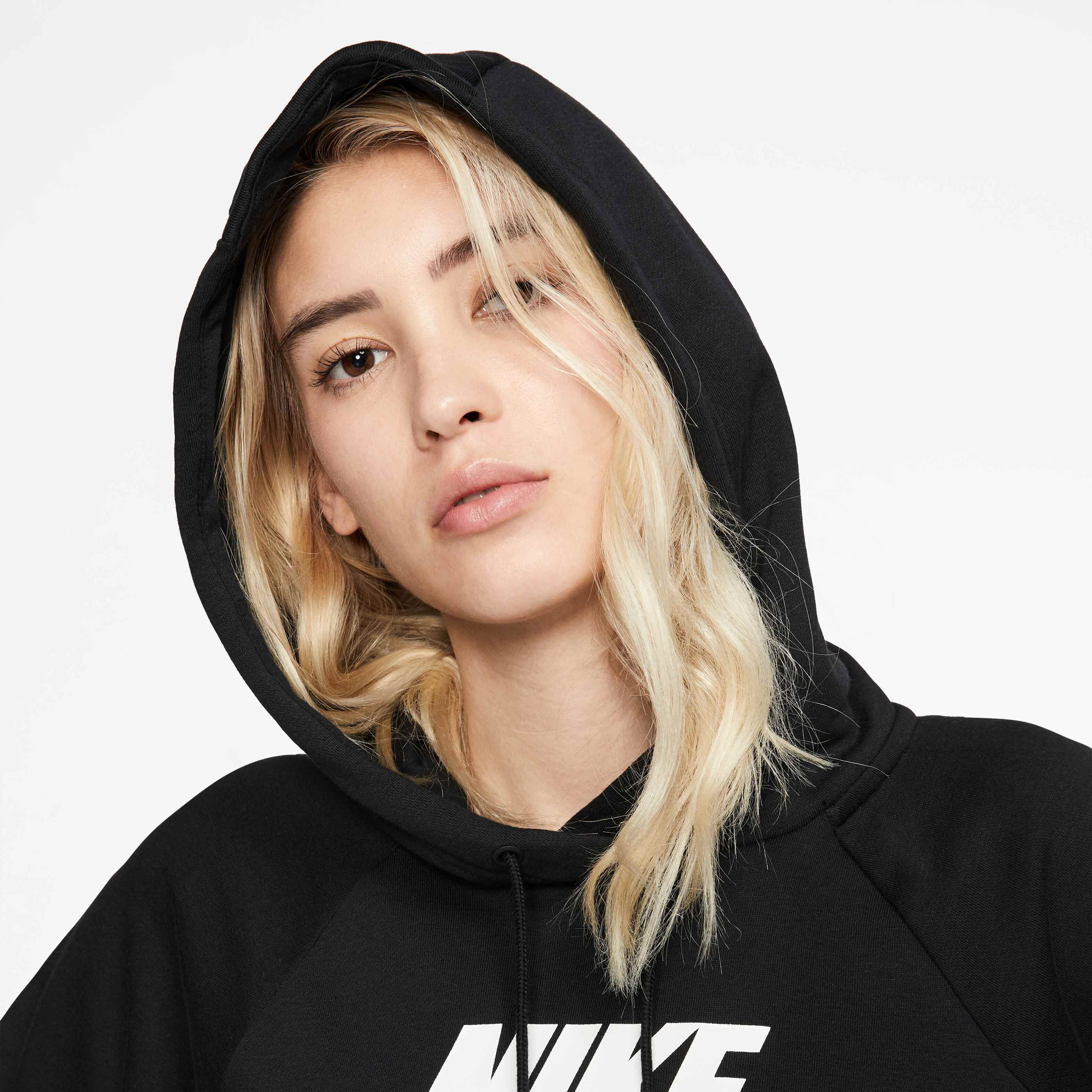 Nike Sportswear Essential image number 2