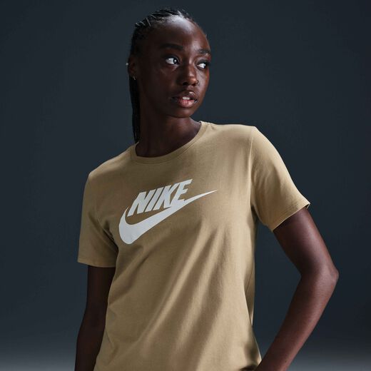 Nike Sportswear Essentials