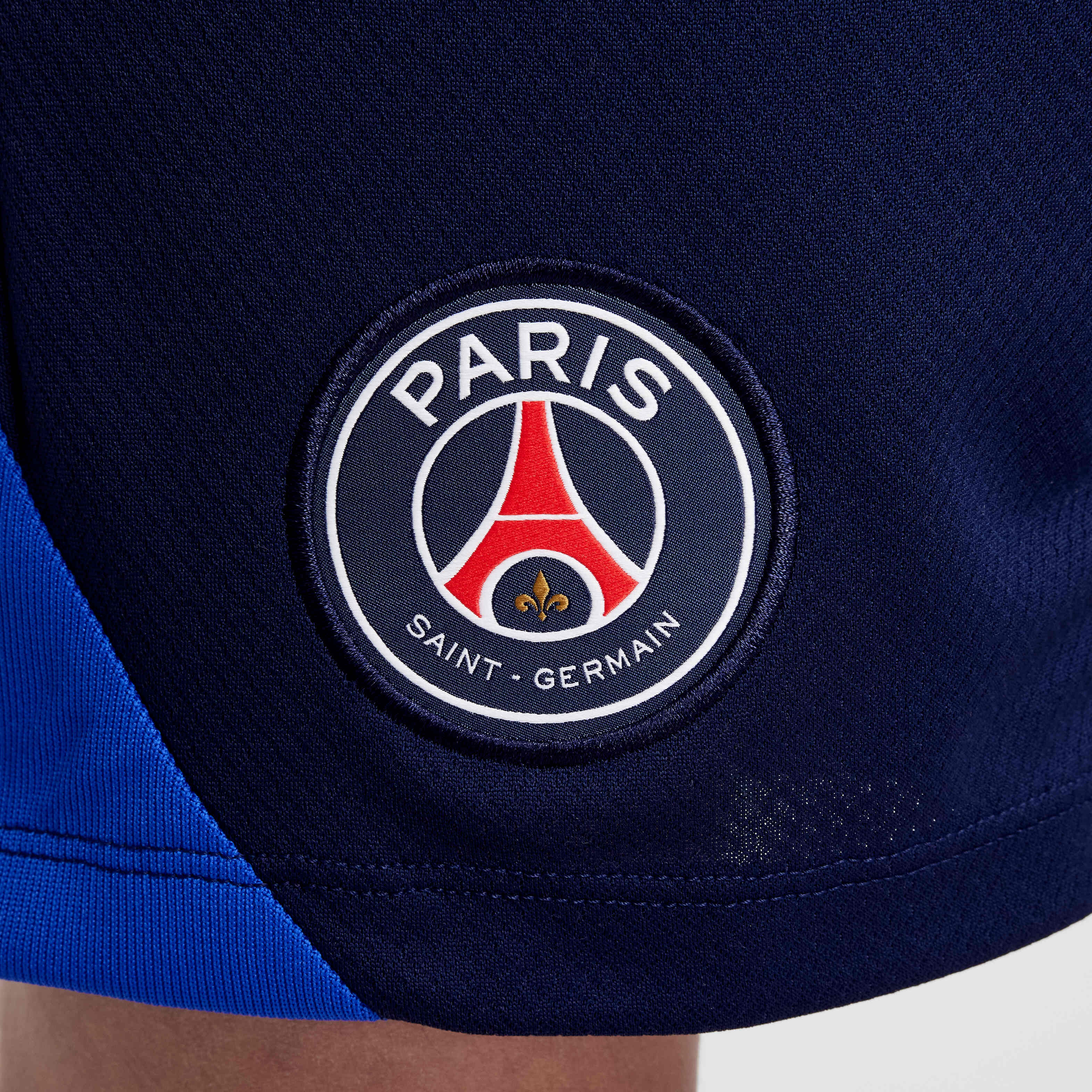 Paris Saint-Germain Strike image number 6
