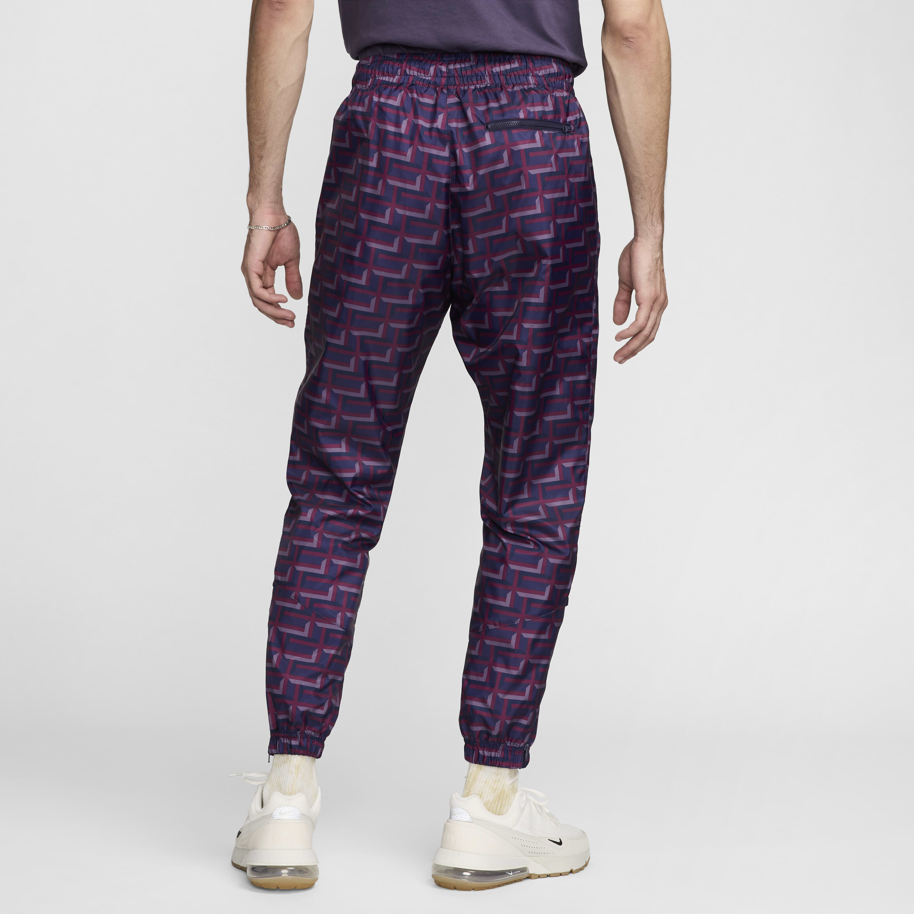 England Windrunner image number 1