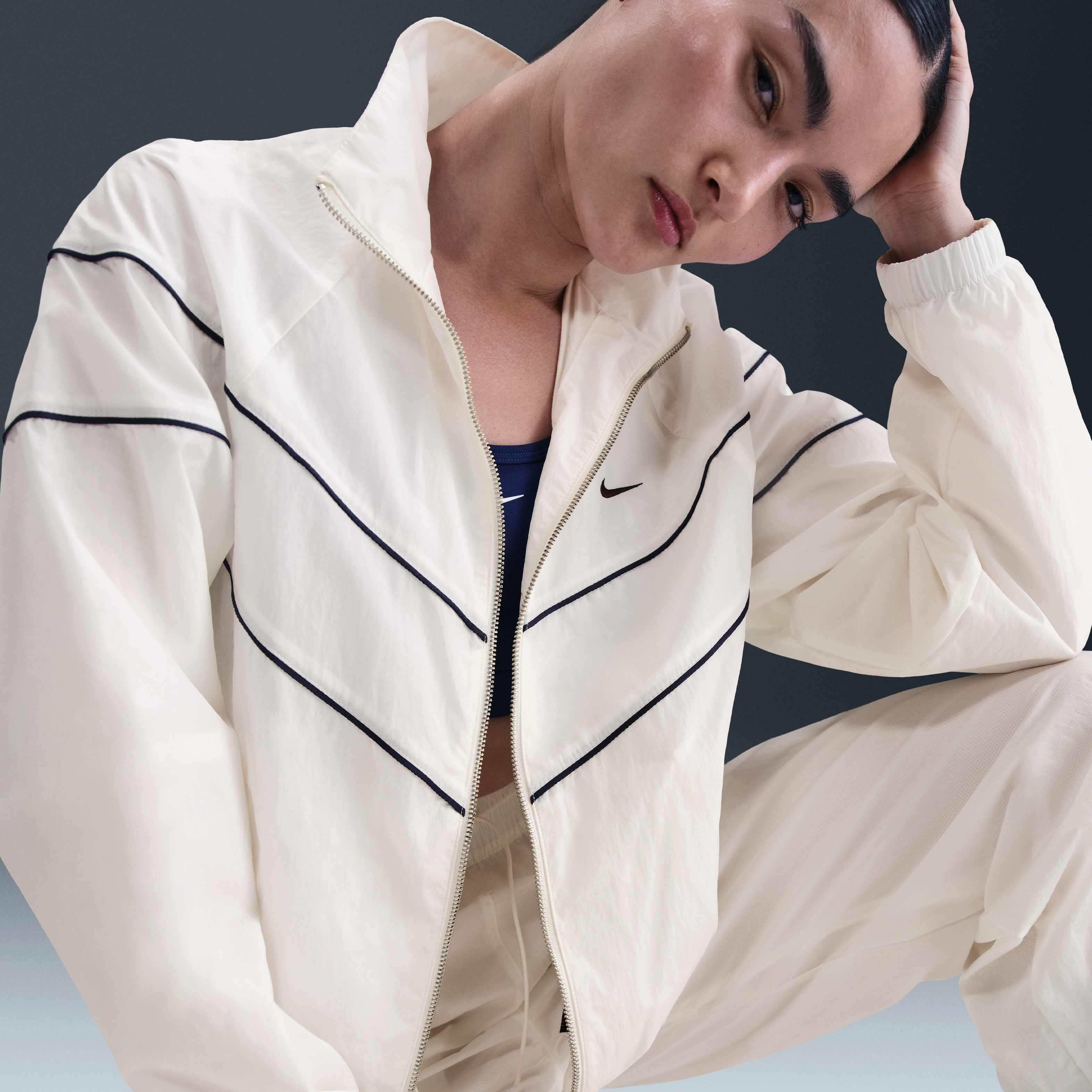 Nike Windrunner image number 2