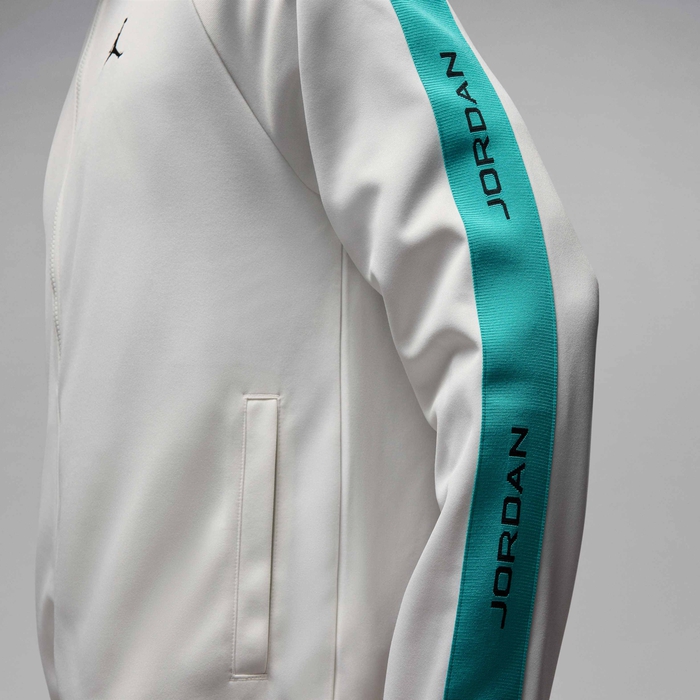 Jordan Essentials image number 5 Jordan Essentials image number 5