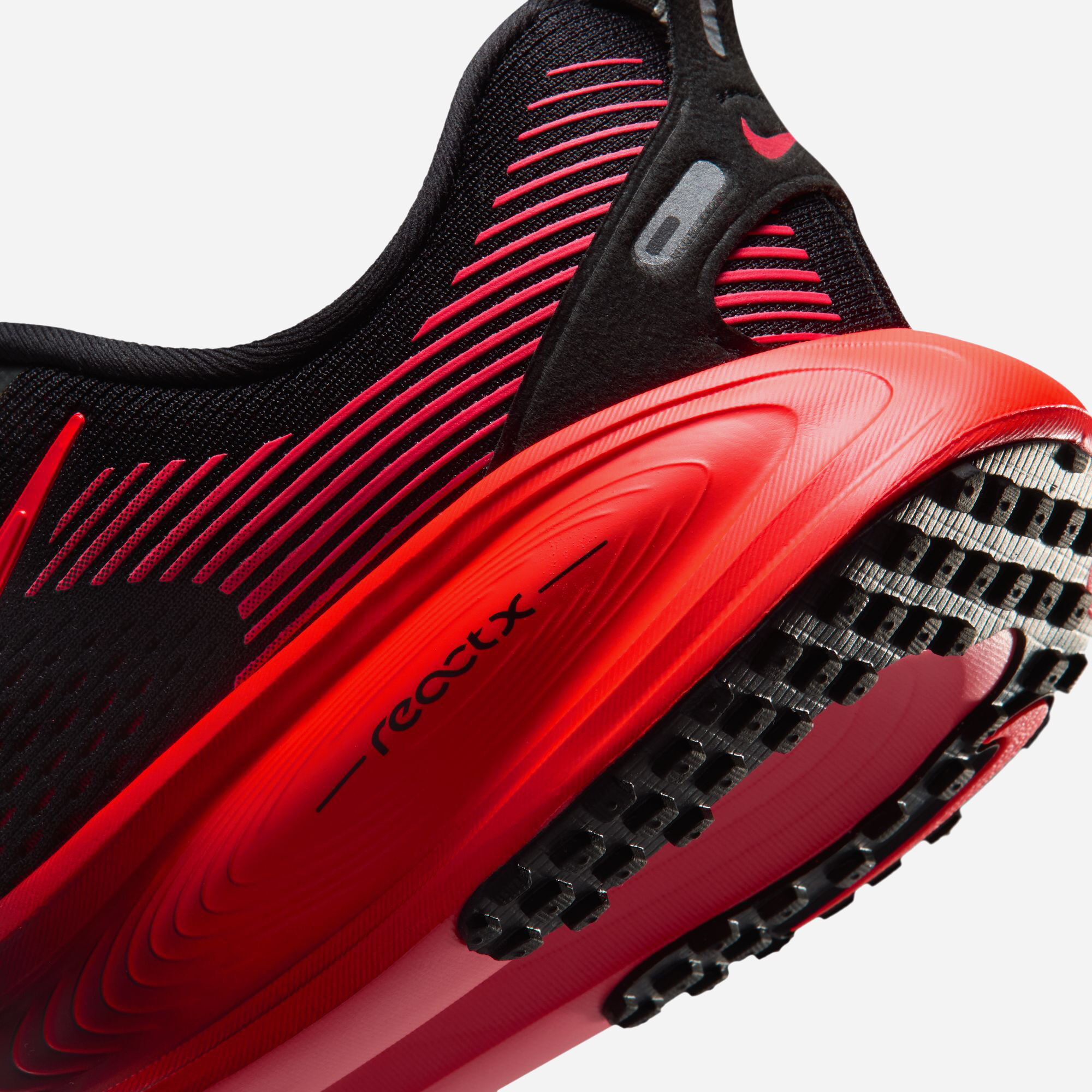 Nike Vomero 18 image number 10