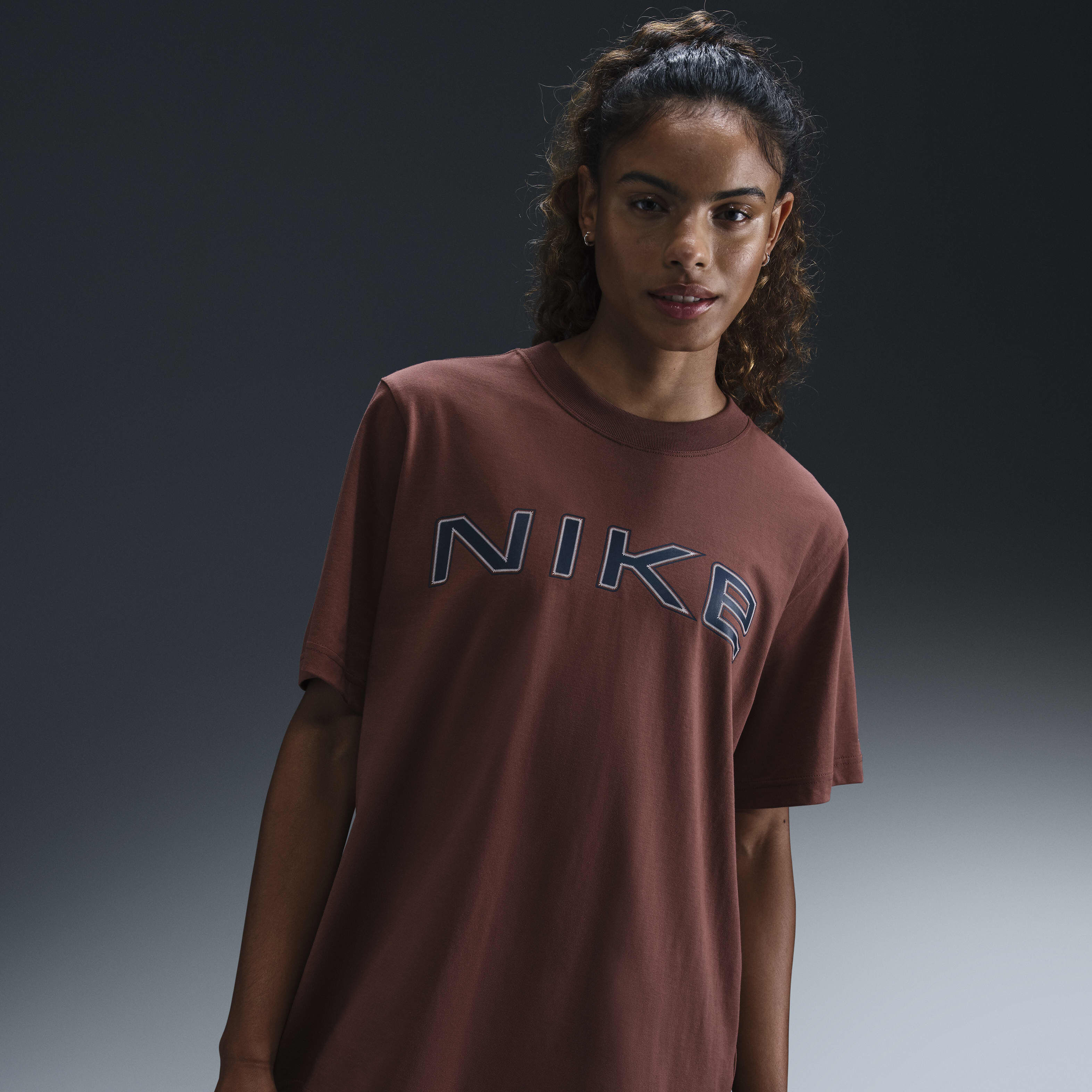 Nike t shirt loose fit online