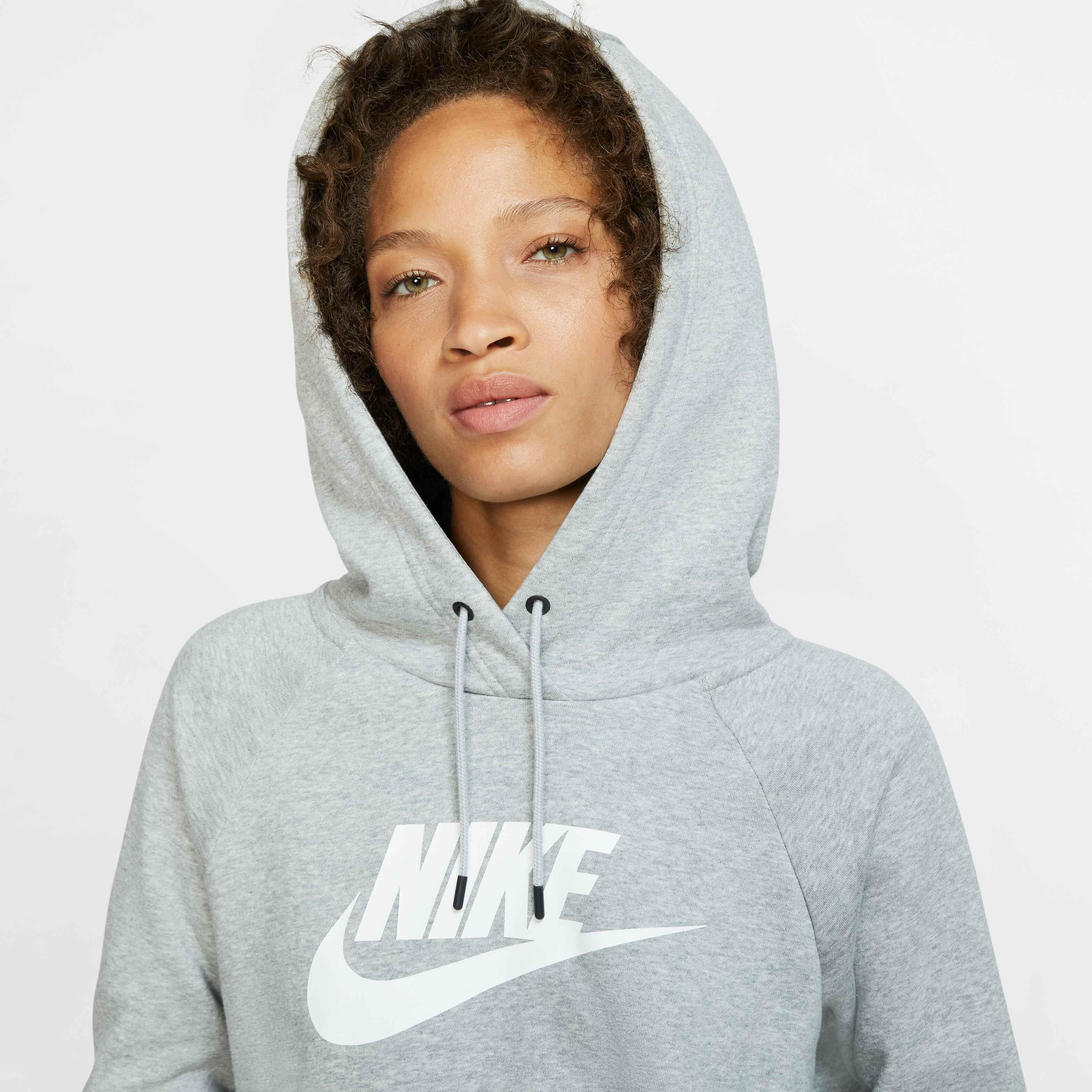 Nike Sportswear Essential image number 2