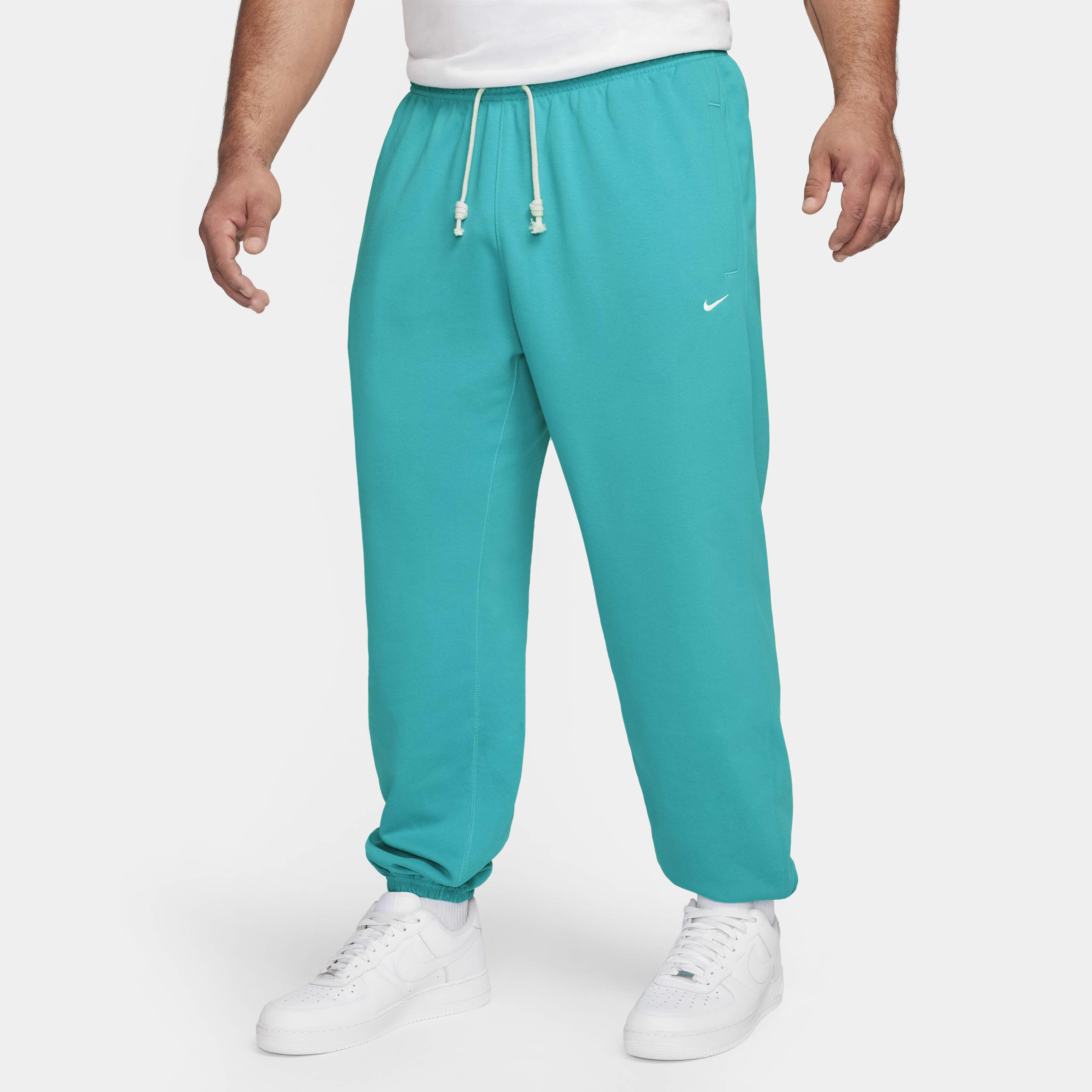 Nike Standard Issue image number 6