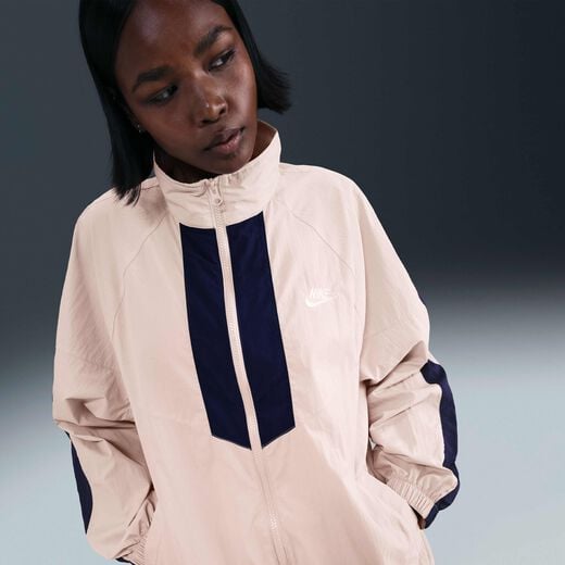 تصاميم مستقبلية-نايكي, نايكي سبورتسوير ويندرانر, جاكيت واسع للنساء