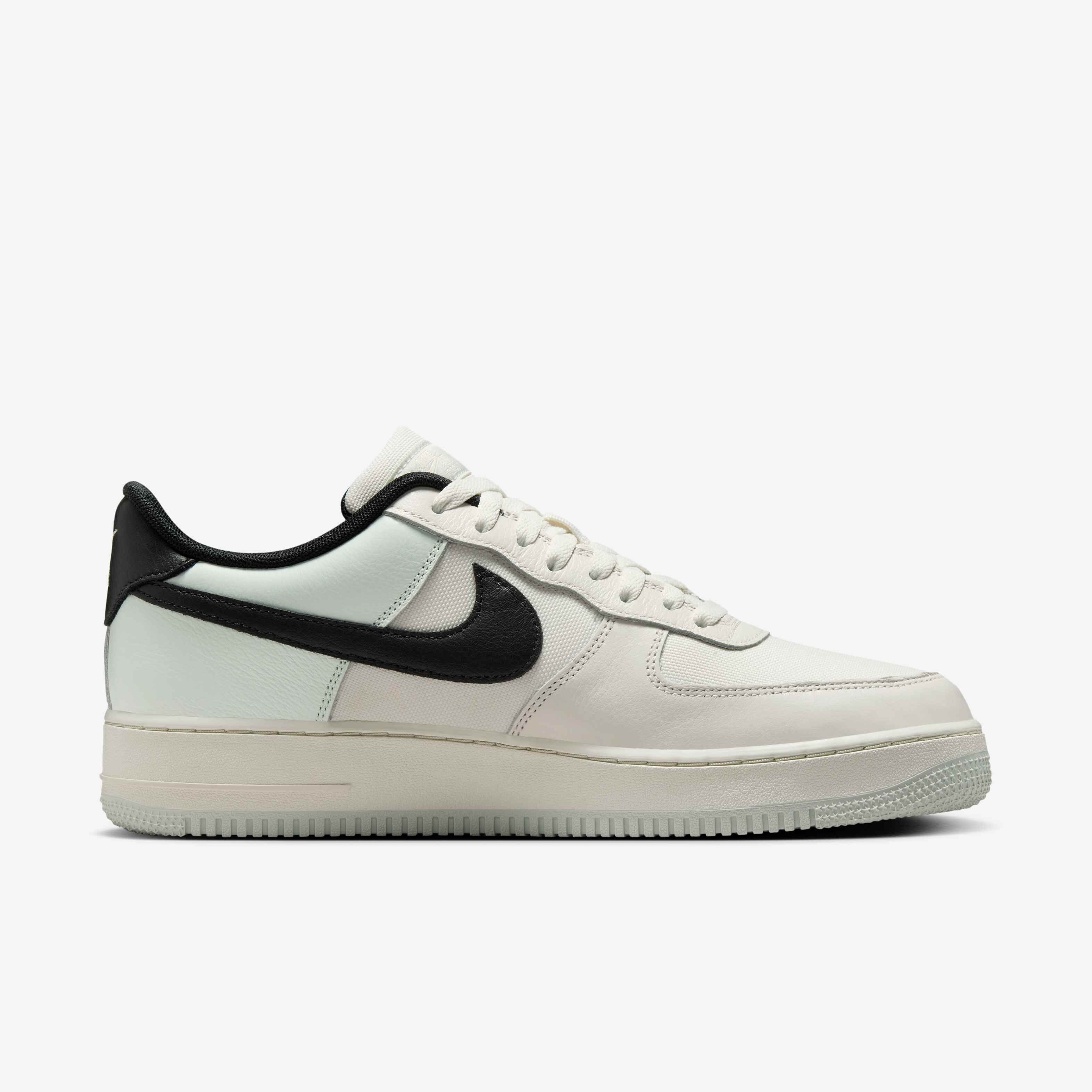 Nike Air Force 1 GORE-TEX &reg; image number 2