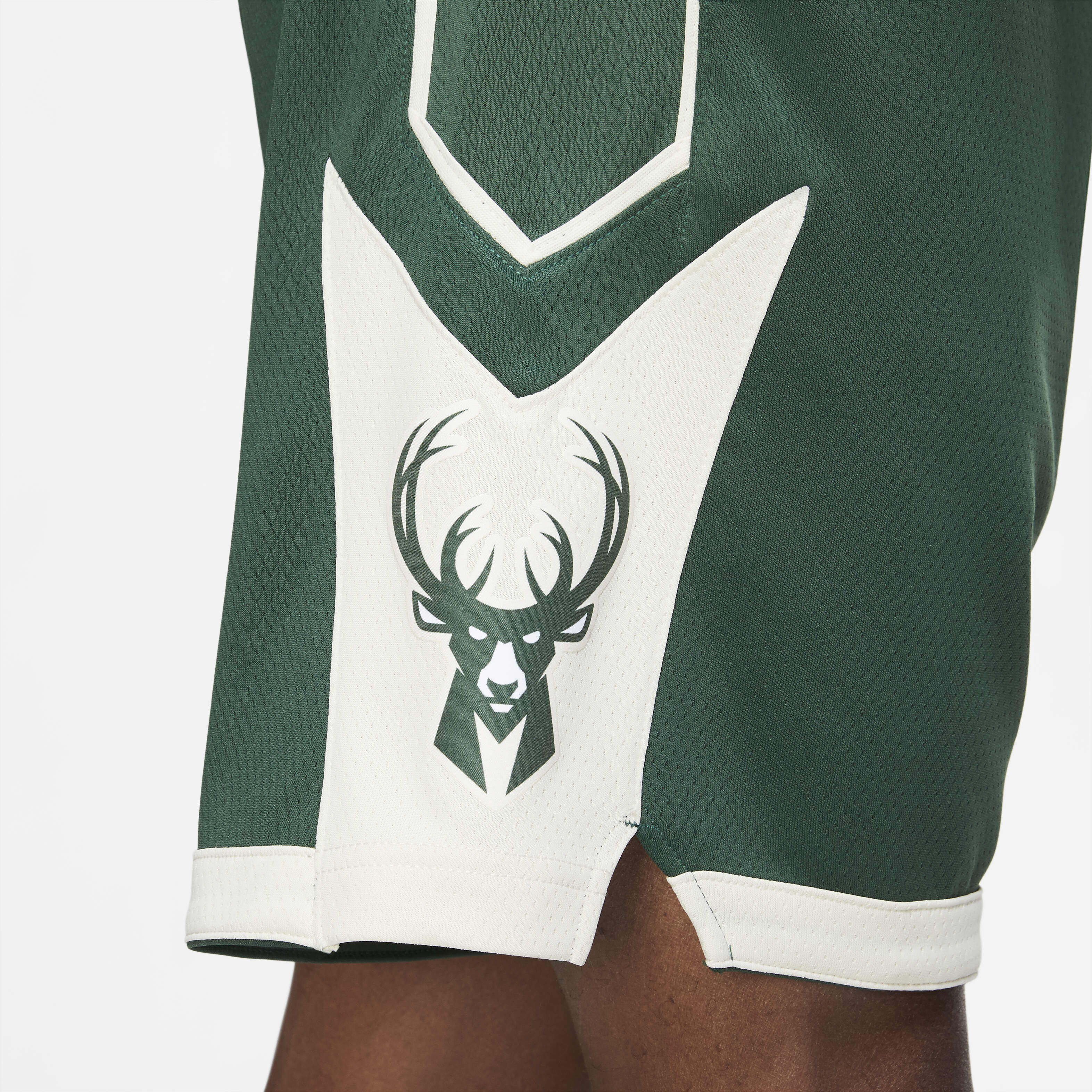 Milwaukee Bucks Icon Edition image number 6
