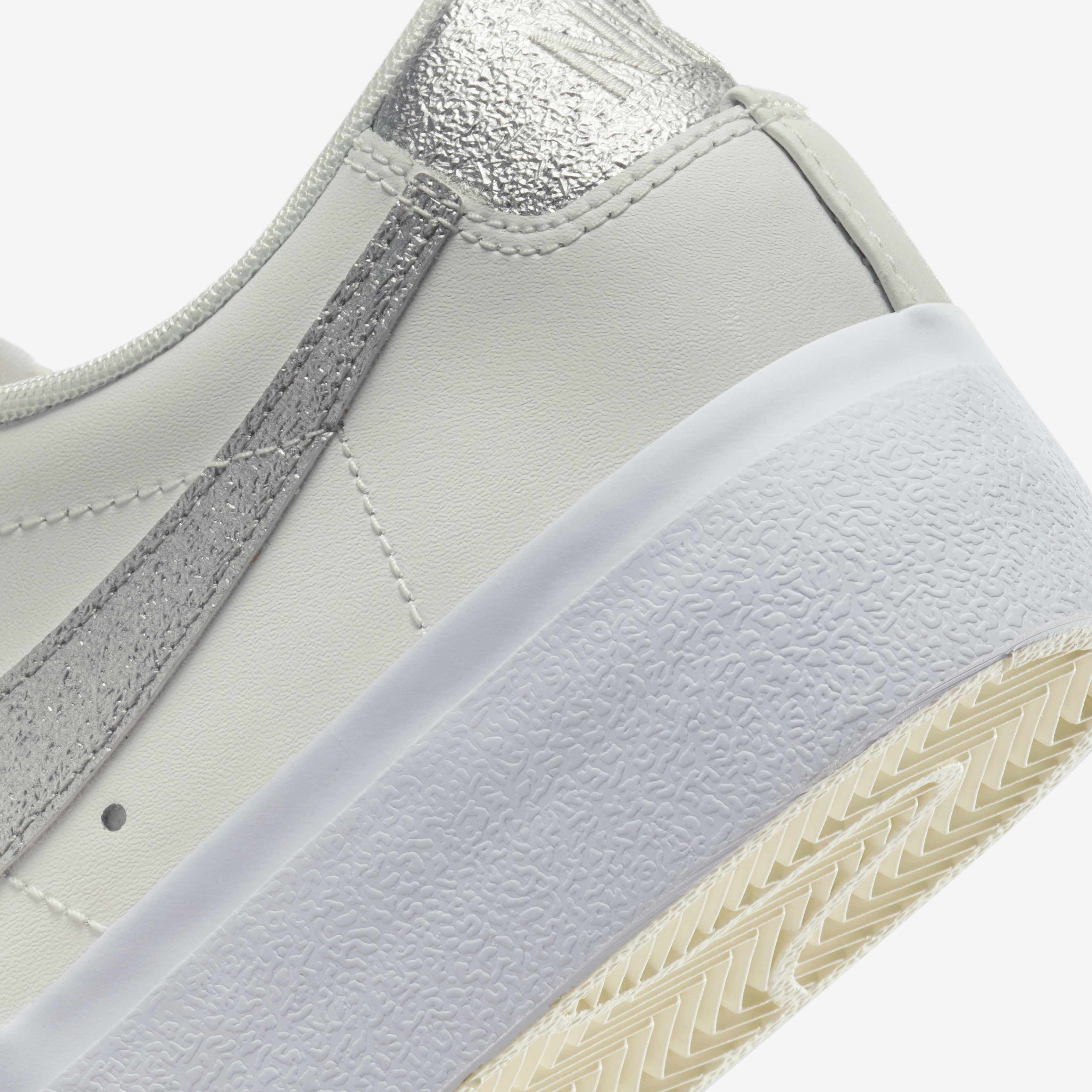 Nike Blazer Low Platform image number 8