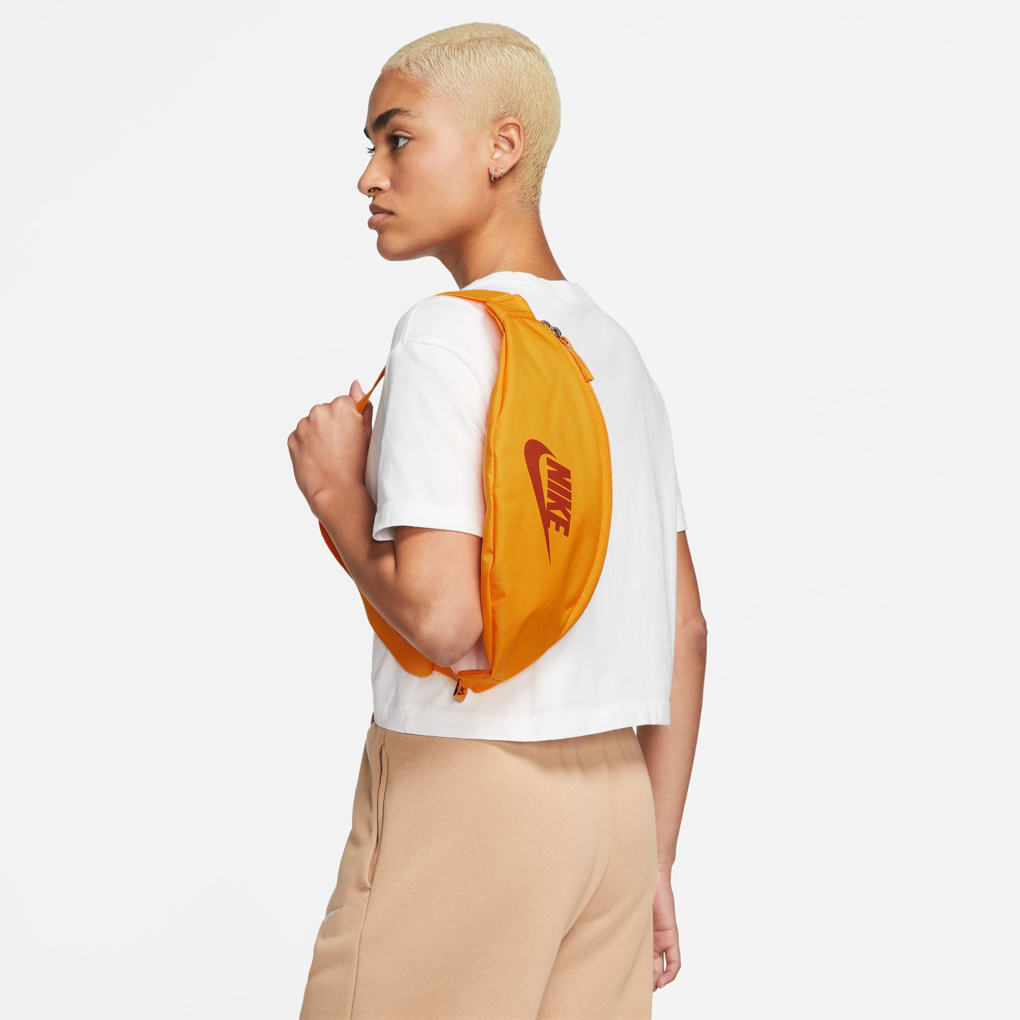 Nike heritage sweatshirt yellow 2025