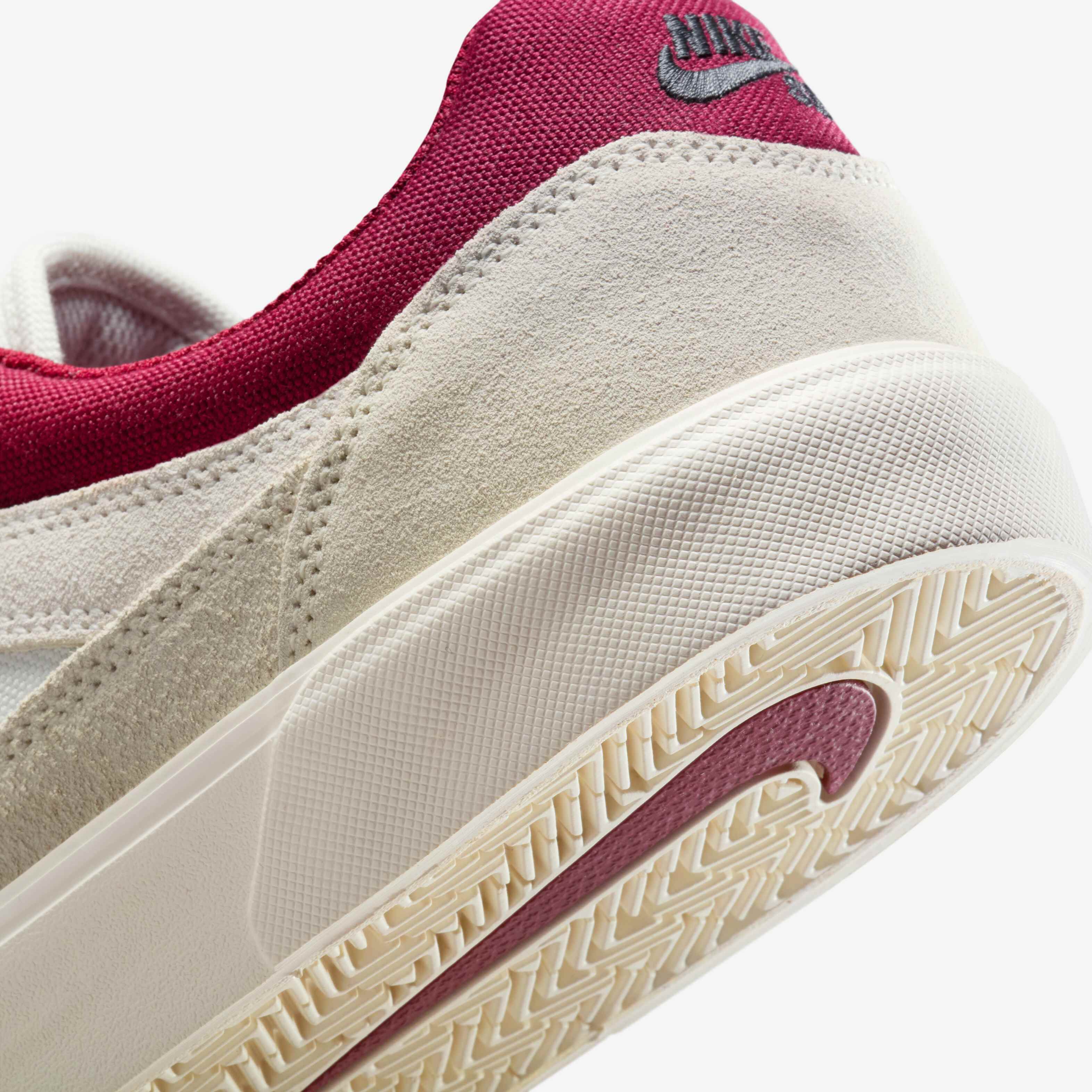 نايكي اس بي مالور image number 7